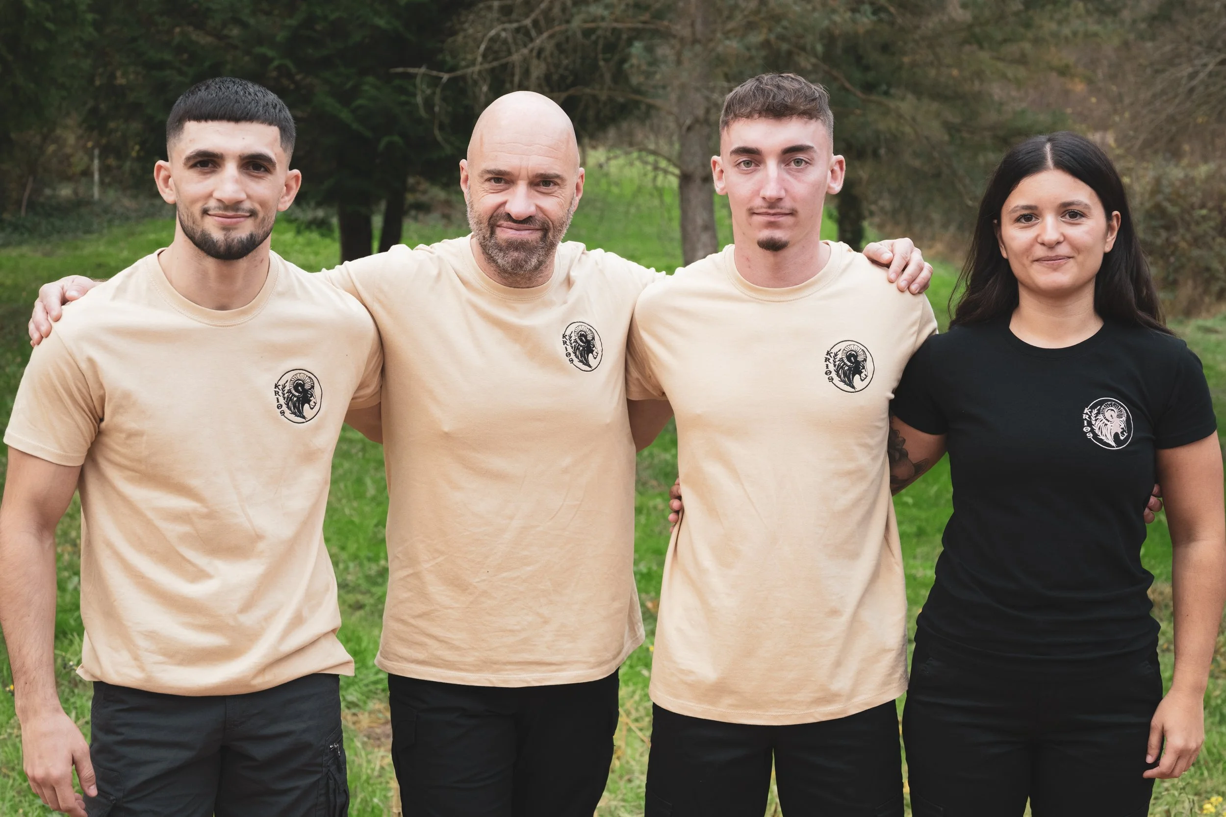 Groupe de sportifs avec Albion Shulku.