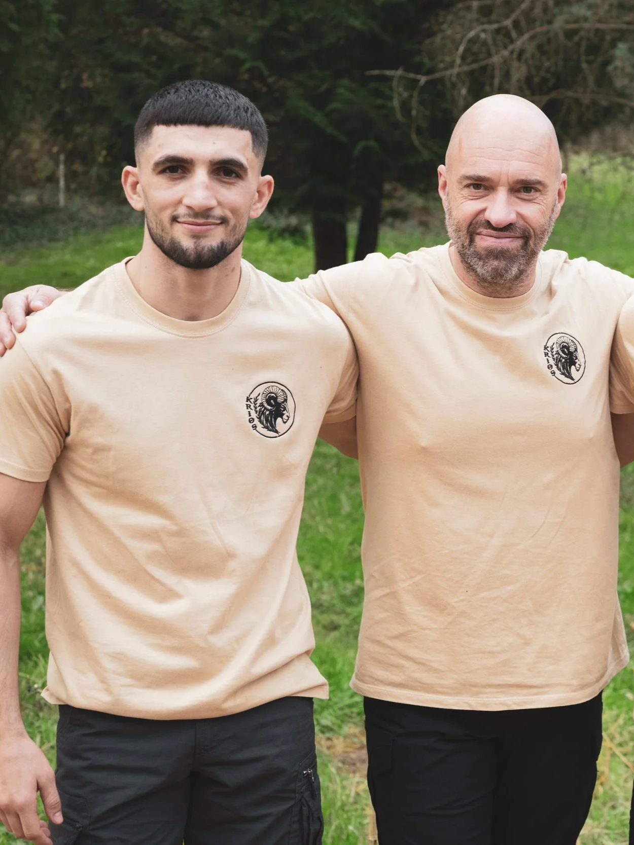 Sportifs portant le logo Krios.