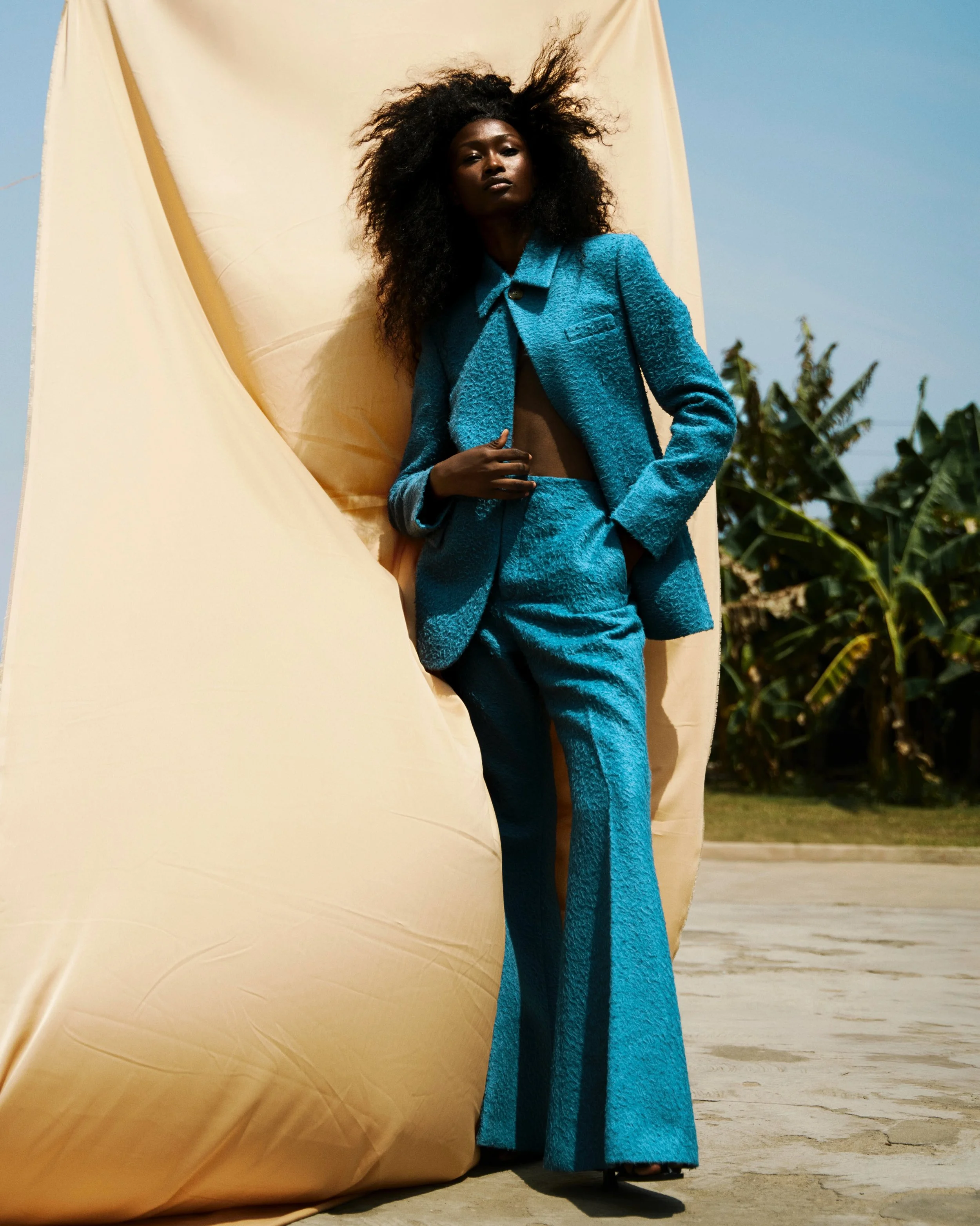 Fulera in Accra, Ghana 

Photography @chris.puttins
Styling @josepharodriguez_styling
Hair &amp; make-up @mariaehrlichmakeup
Model Fulera @alhassanfulera_ at @em_models
Production @king_majesty4
Styling assistance @ttdhoku_
Published @nataalmedia

#f