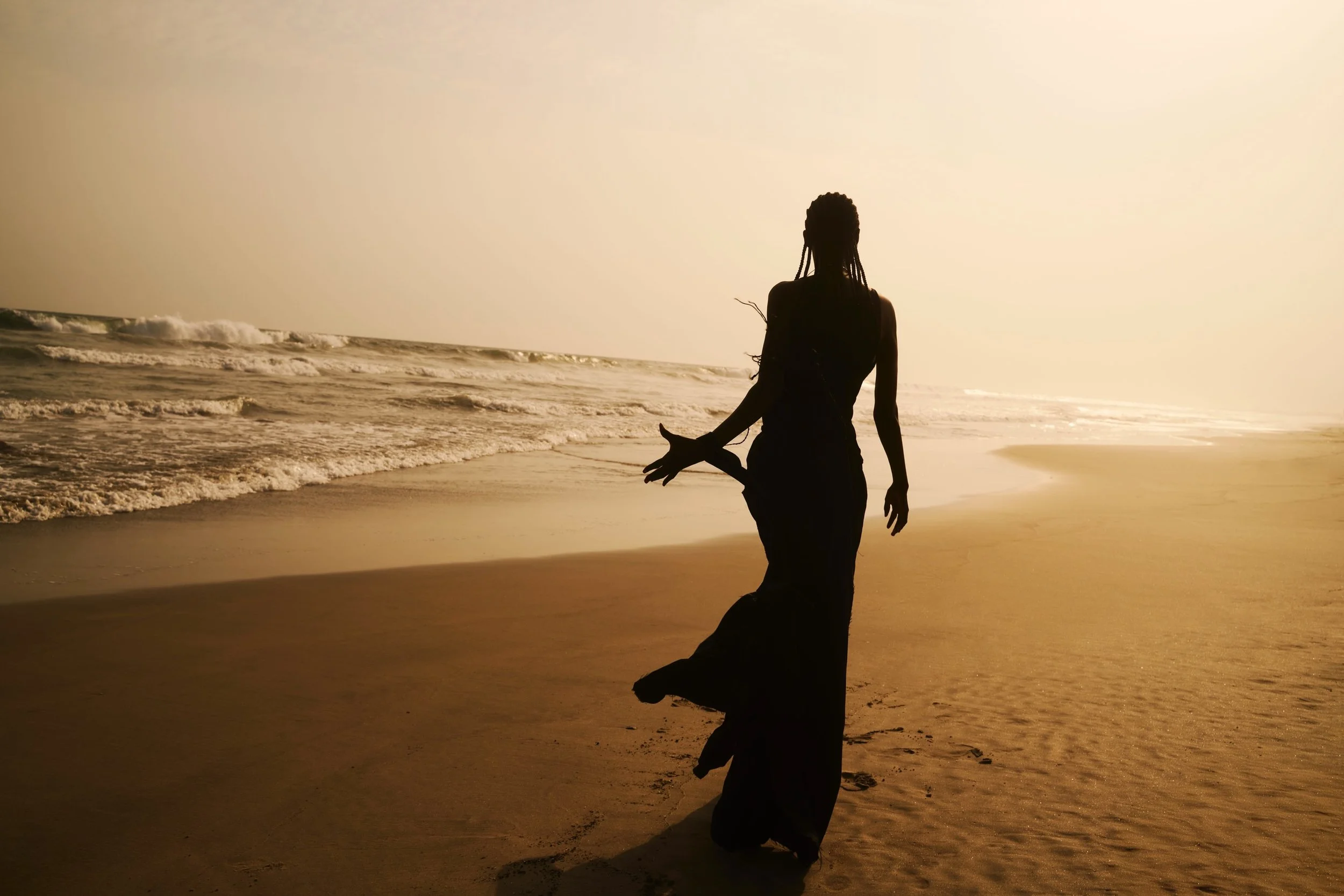 Accra Beach, Ghana

Photography @chris.puttins
Styling @josepharodriguez_styling
Hair &amp; make-up @mariaehrlichmakeup
Model Fulera @alhassanfulera_ at @em_models
Production @king_majesty4
Styling assistance @ttdhoku_
Published @nataalmedia

#fashio