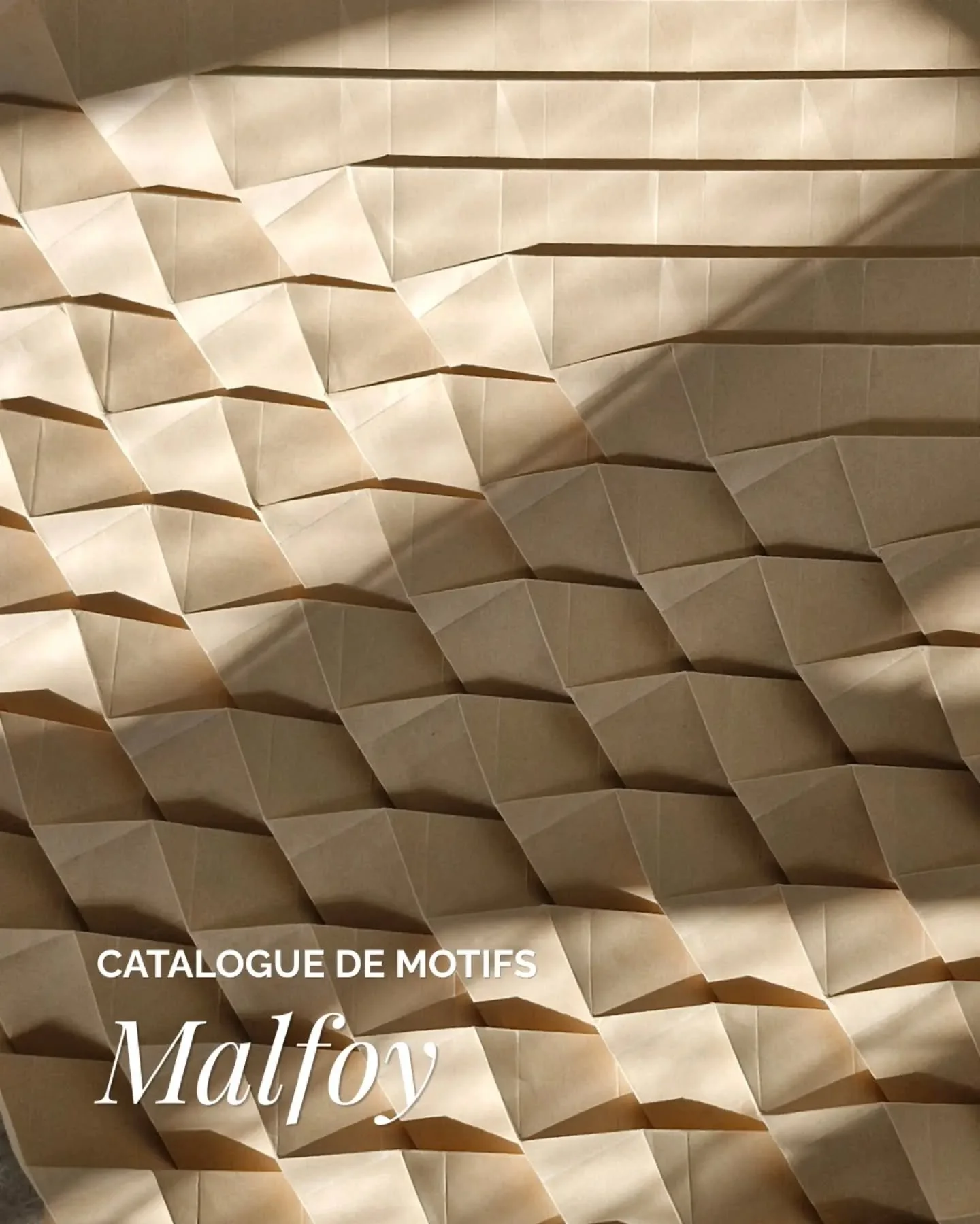 Catalogue de motifs

Chaque semaine, je vous d&eacute;voile un nouveau motif issu du catalogue de l'atelier. Une invitation &agrave; d&eacute;couvrir, au fil des semaines, la richesse des recherches et des possibilit&eacute;s autour du plissage ✨️ 
_
