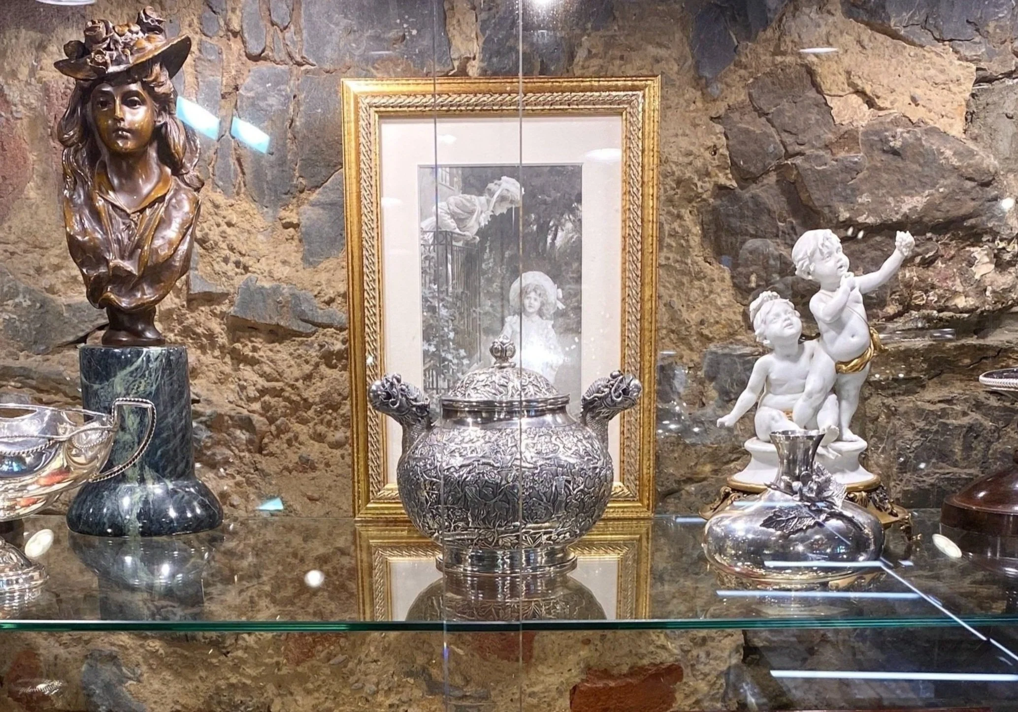 Achat antiquités, pièces de monnaies, bijoux, tableaux, vase, bronze.