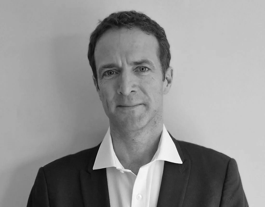 Cordée XV accompagne PME, ETI, startups et fonds sur deux piliers indissociables de la performance : l'Exécution (Operating) pour créer de nouveaux relais de croissance et l'Humain (Coaching) pour que la cordée dure face aux imprévus à fort impact.