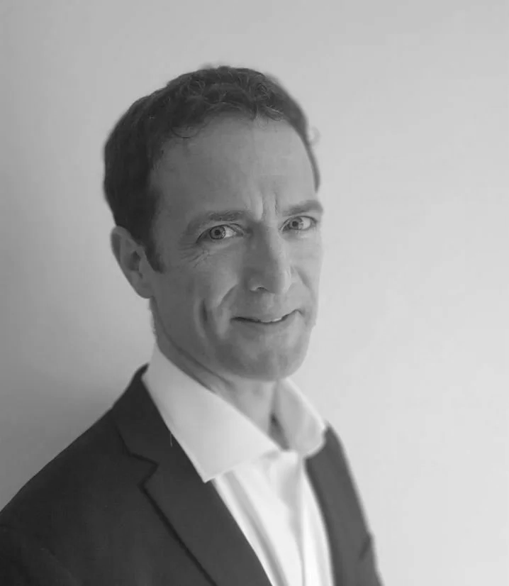 Cordée XV accompagne PME, ETI, startups et fonds sur deux piliers indissociables de la performance : l'Exécution (Operating) pour créer de nouveaux relais de croissance et l'Humain (Coaching) pour que la cordée dure face aux imprévus à fort impact.