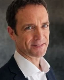 Cordée XV accompagne PME, ETI, startups et fonds sur deux piliers indissociables de la performance : l'Exécution (Operating) pour créer de nouveaux relais de croissance et l'Humain (Coaching) pour que la cordée dure face aux imprévus à fort impact.