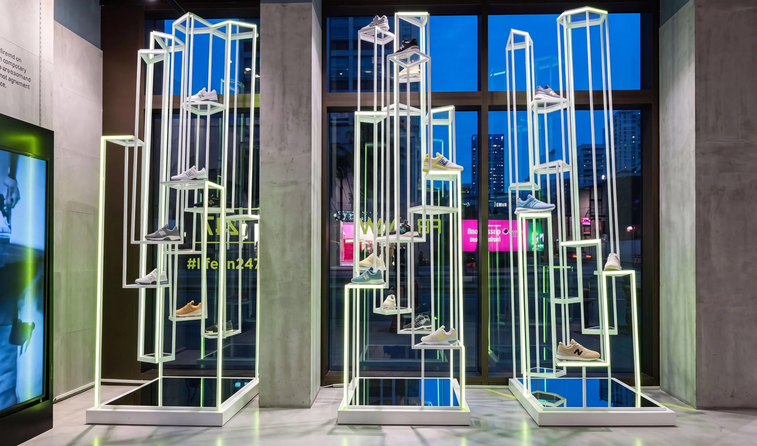 NB MONOLITH / NEW BALANCE / SET / NEW BALANCE FLAGSHIP STORE / LONDON, UNITED KINGDOM / RETAIL DESIGN / 2015