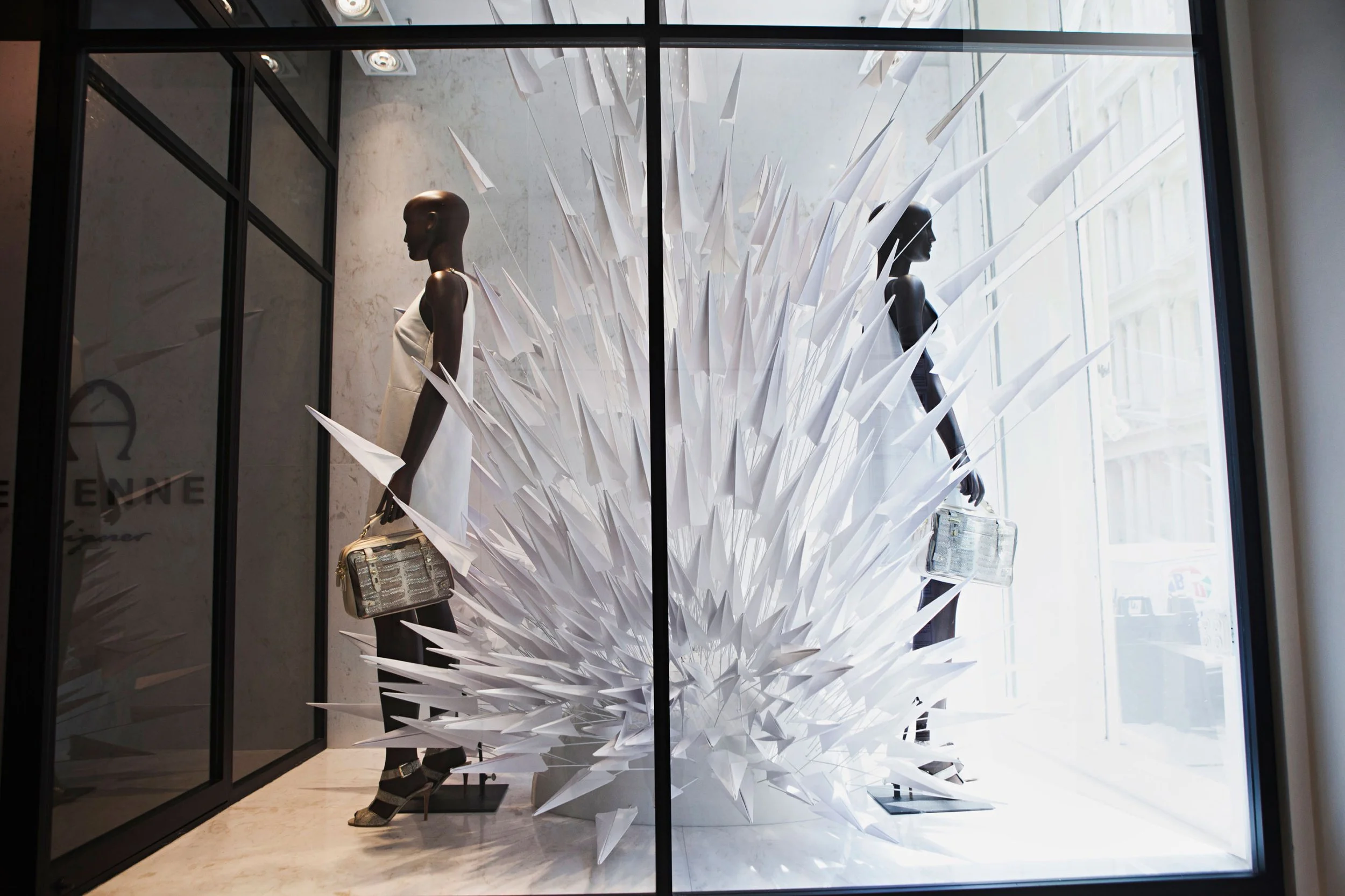 FLIGHT / ETIENNE AIGNER / SET / NEW YORK, NEW YORK / WINDOW DISPLAY / 2014