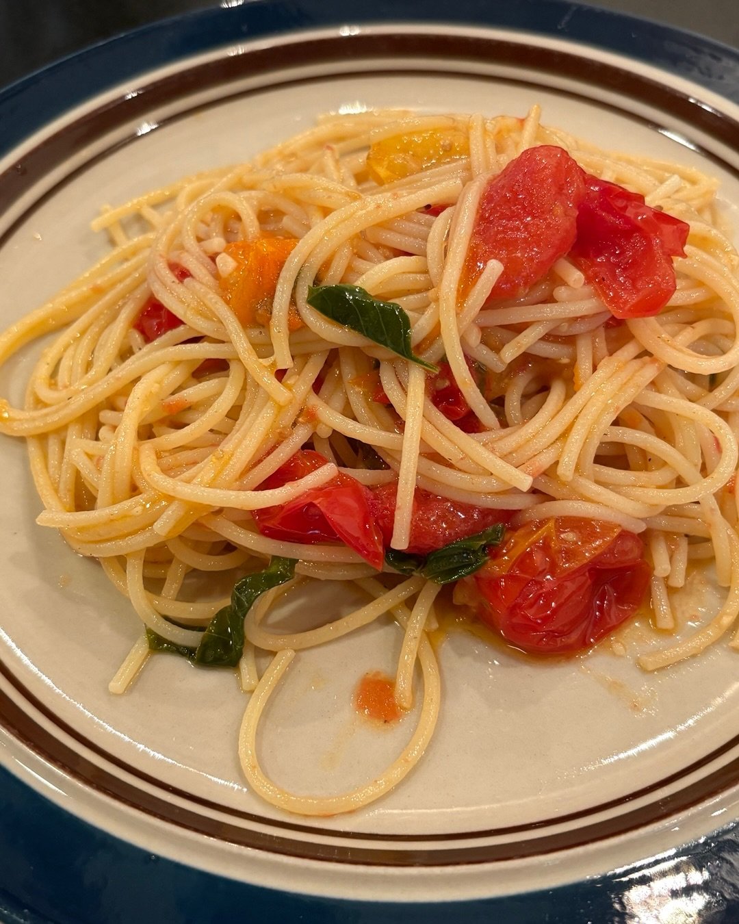 Looking for a quick pasta recipe that&rsquo;s simple to prepare and full of flavor? Try spaghetti with fresh, seasonal cherry tomatoes sauteed with lots of garlic and olive oil. The tomatoes become &ldquo;Jammy&rdquo; enhanced by the slowly roasted g