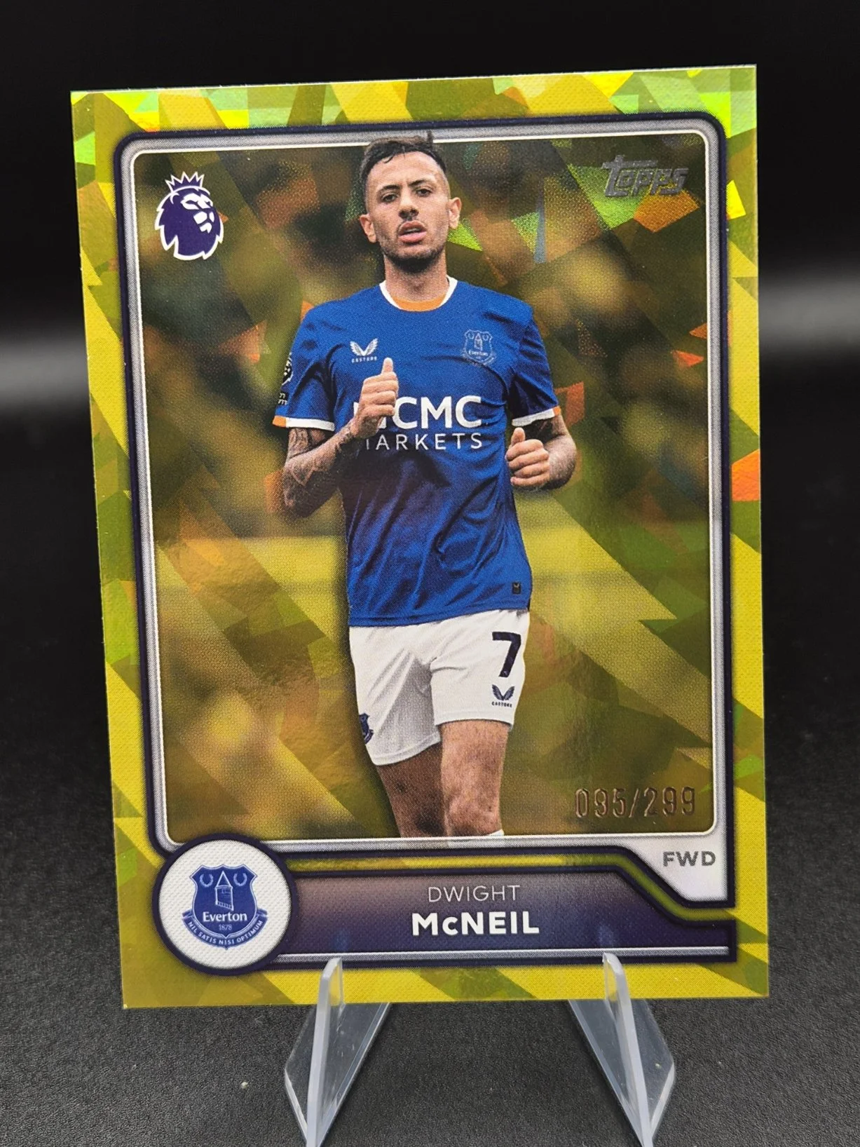 Dwight McNeil Yellow /299 095/299 – 2026/27 Topps Premier League