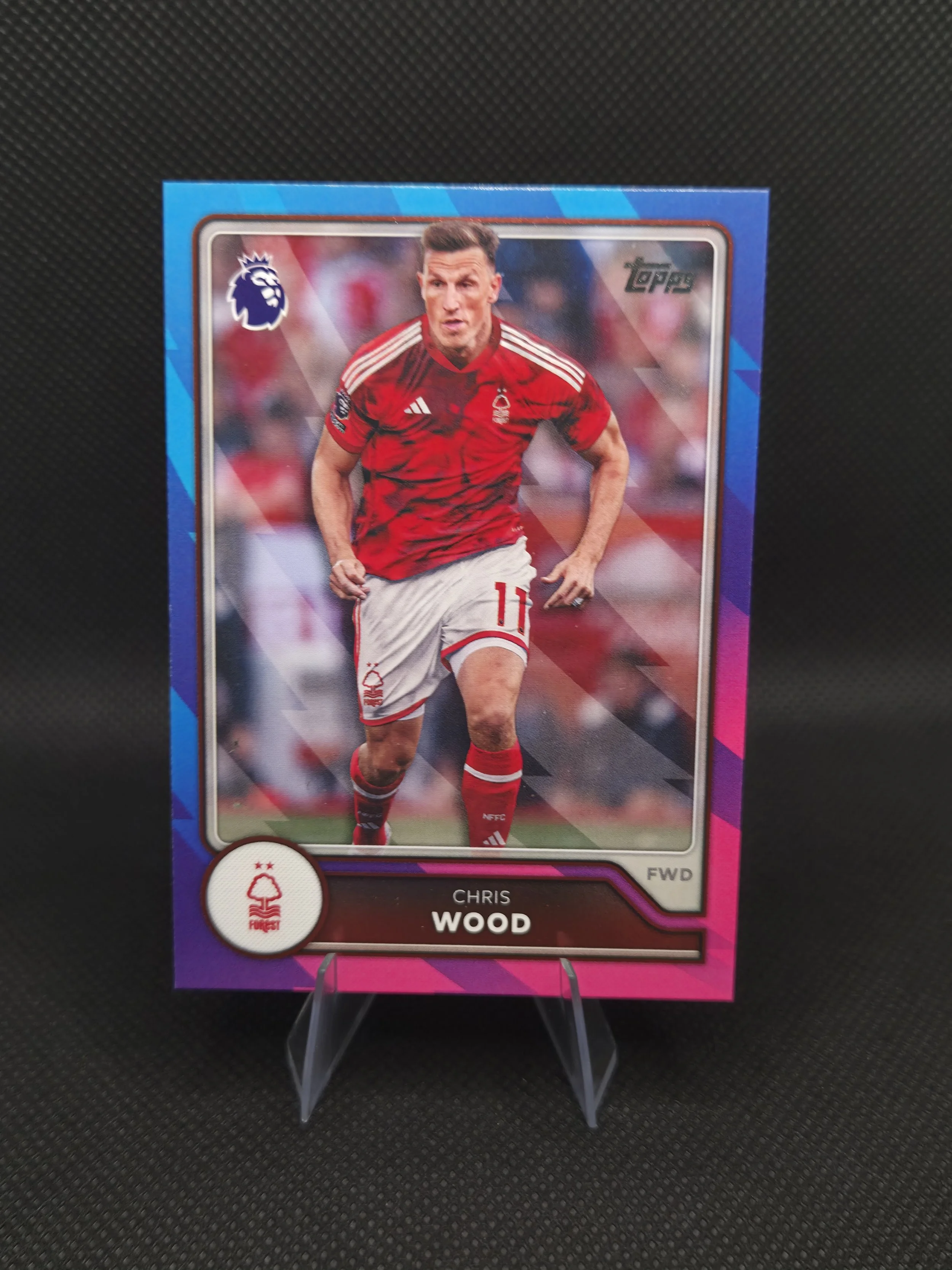 Chris Wood Voltage Blue Parallel – 2026/27 Topps Premier League