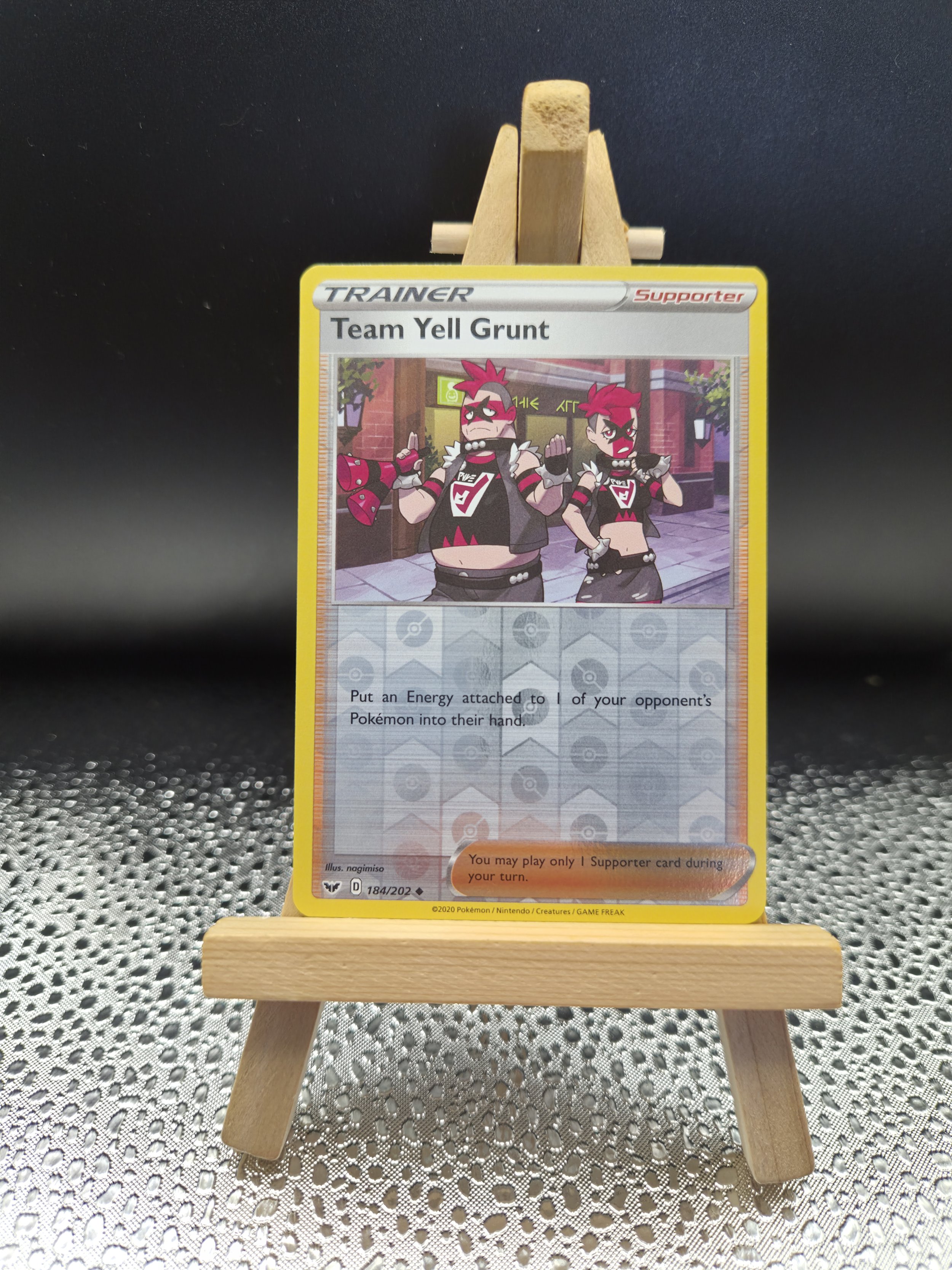 Team Yell Grunt 184/202 – Sword & Shield – Reverse Holo