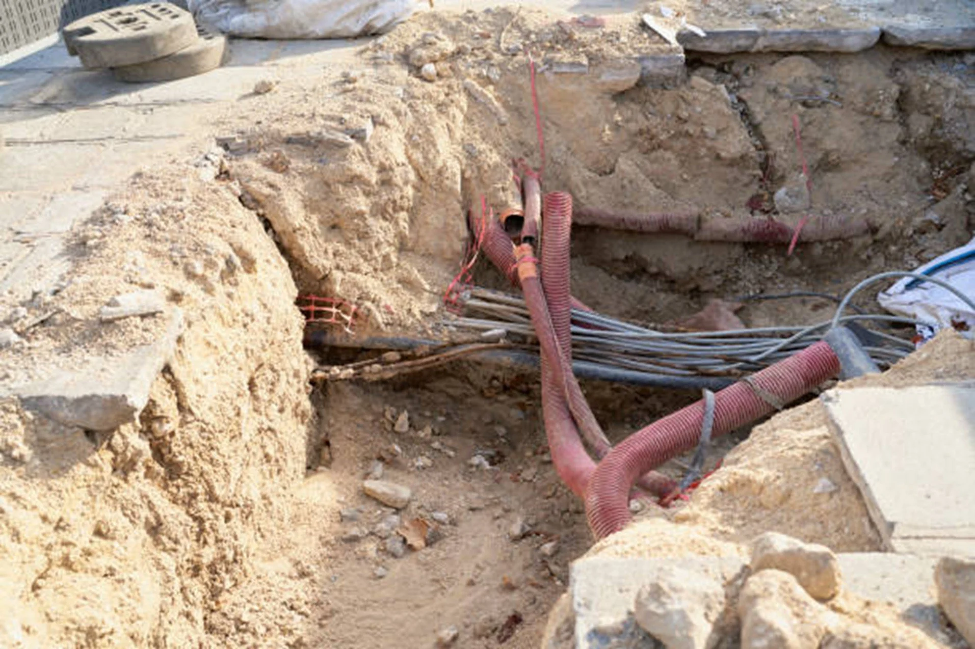 When Air Excavation Makes More Sense Than Hydro Excavation for Utility Work