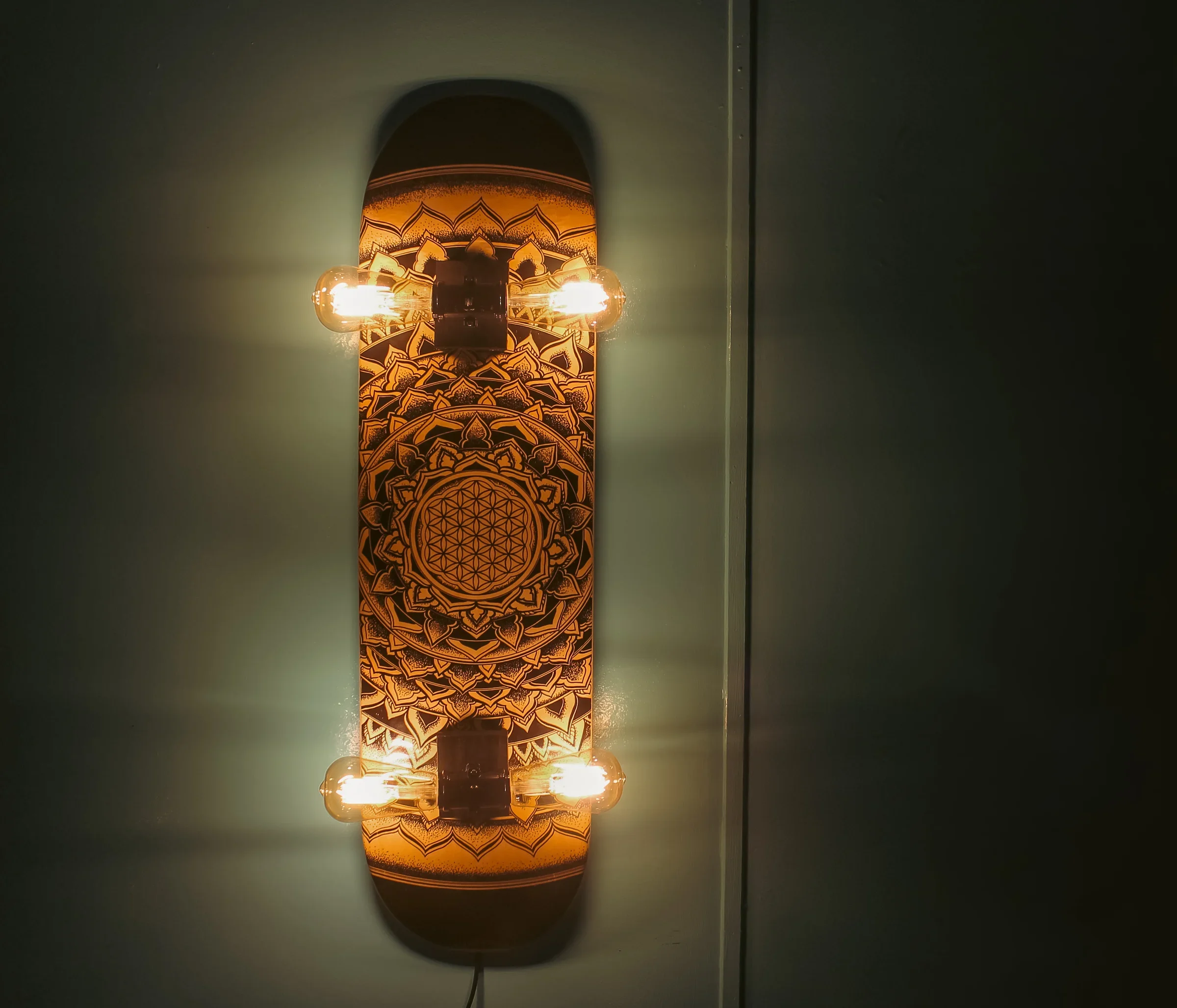 Handmade Skateboard Art Lamp: Psychedelic Boho Home Decor