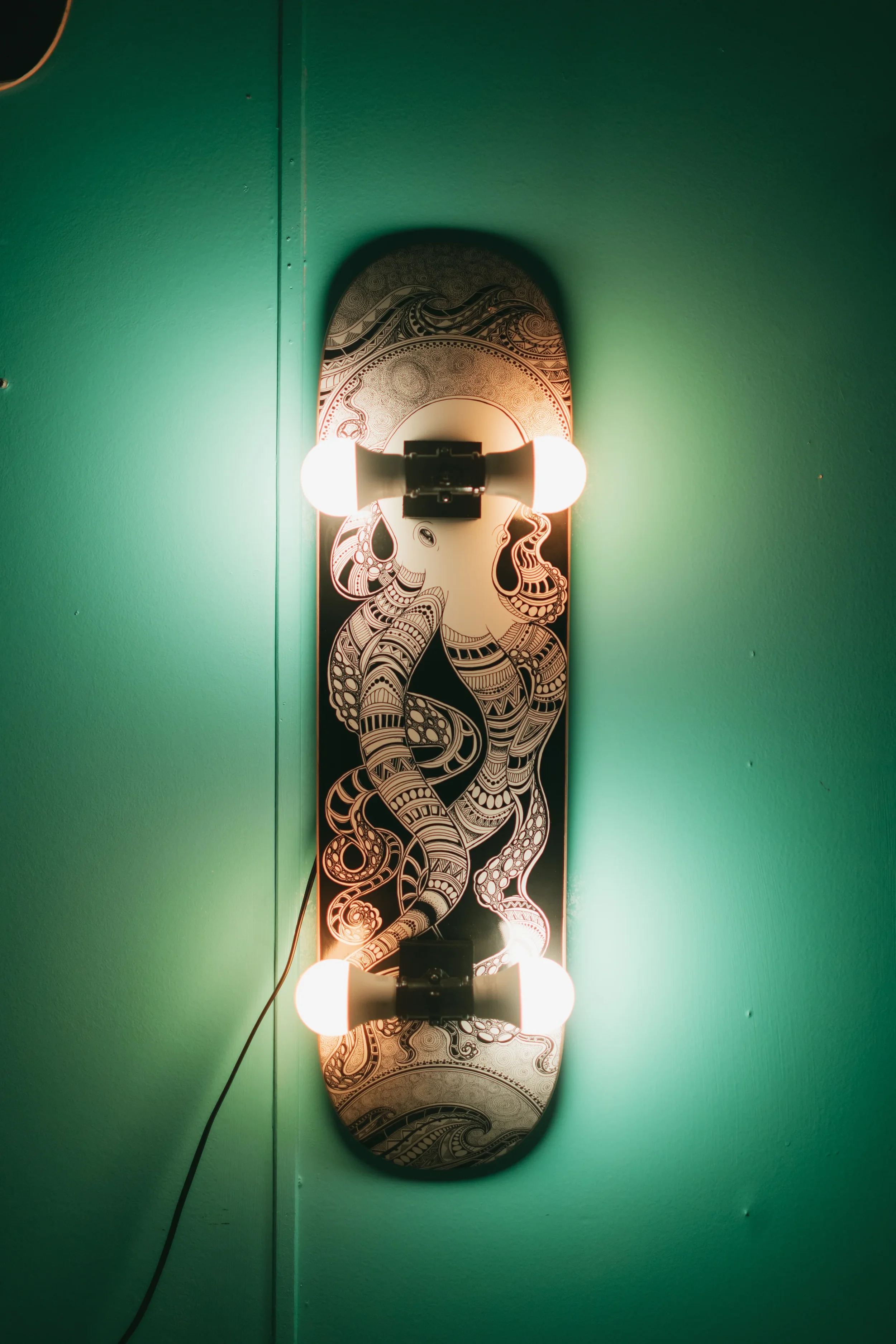 Black & White Octopus Skate Lamp