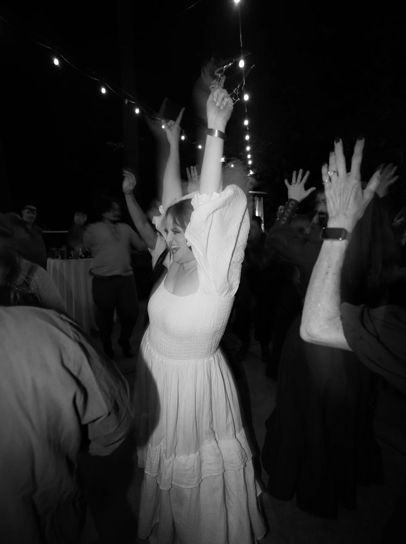 This is what I want your wedding photos to feel like ✨ completely alive. Fun.  Authentic.