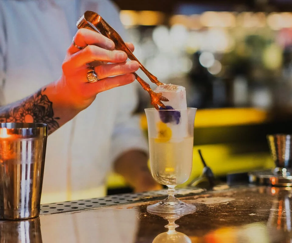 Dining experiences in Official Hospitality