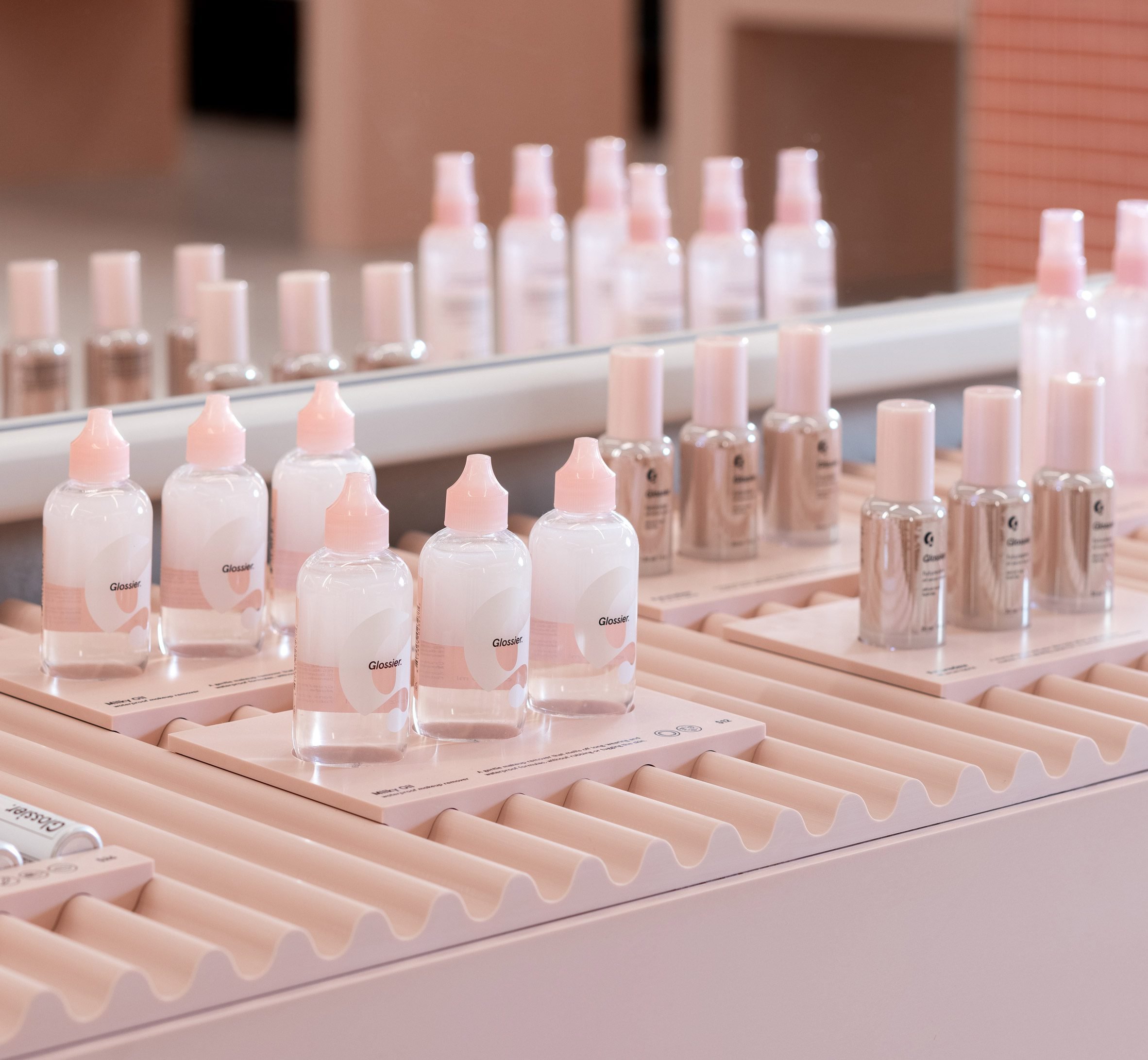 glossier-seattle-store_dezeen_2364_col_3.jpg