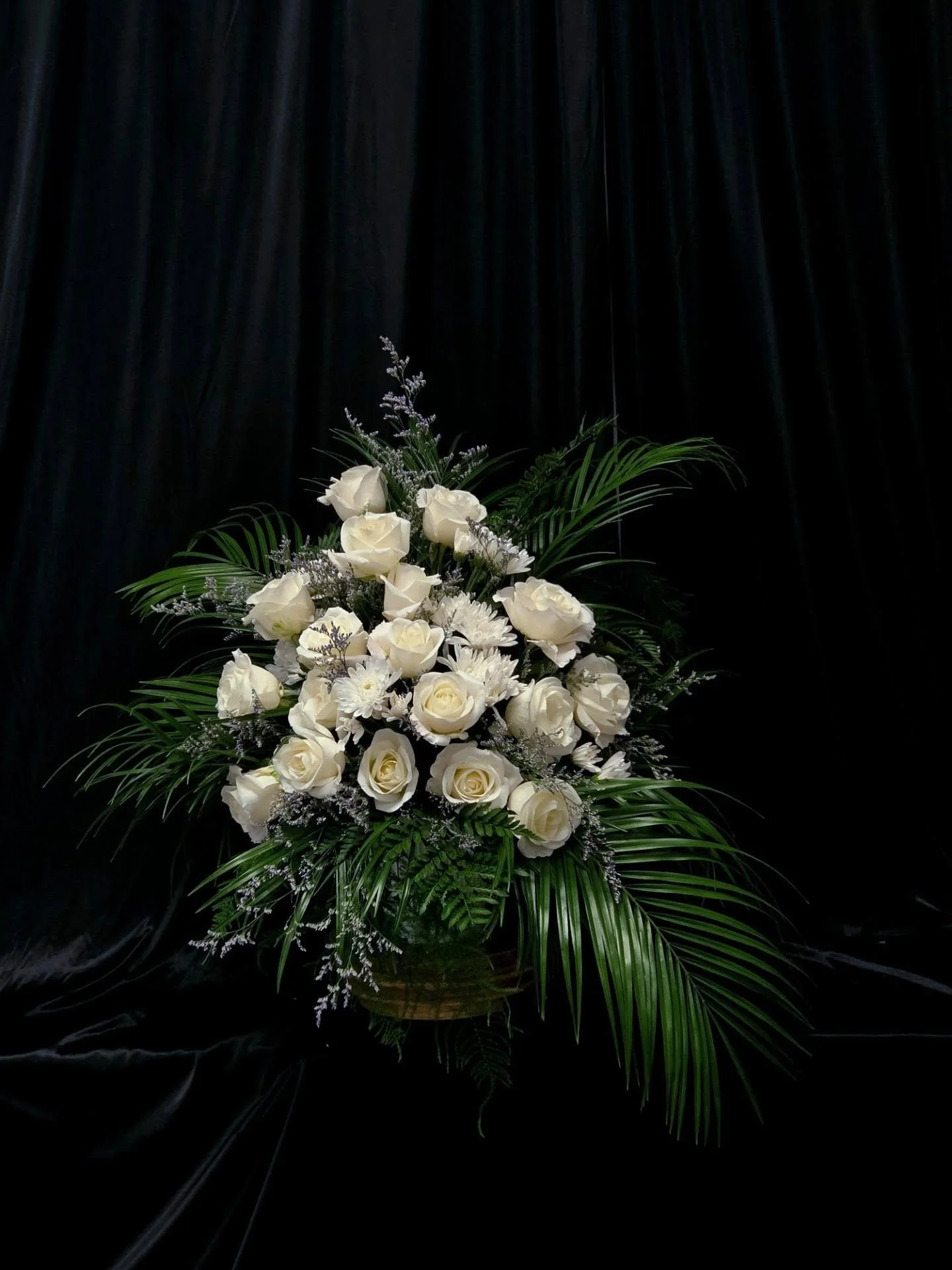 🌈 Open in the rain ☔ 🌧️
Sculptural build for a local restaurant
.
.
.
그늘 : veil
.
.
.
#neul_veil #florist #floraldesigner #weddingfloral #newjersey