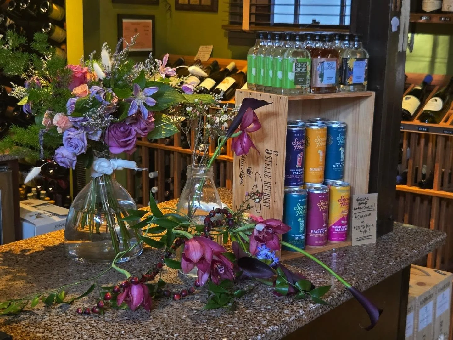 Always happy to donate my work to the cherished local stores. Check out this beautiful wine store in Sparkill: @grapedvine
.
.
.
오늘 : today
.
.
.
#neul_today #florist #floraldesigner #community
#floralart
