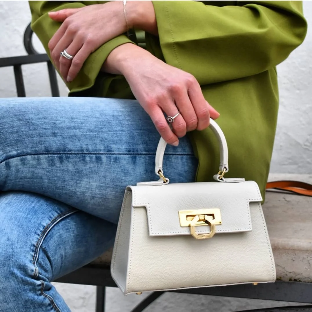 Why the Handmade Carbotti Licia is the Ultimate Quiet Luxury Cruise Bag 