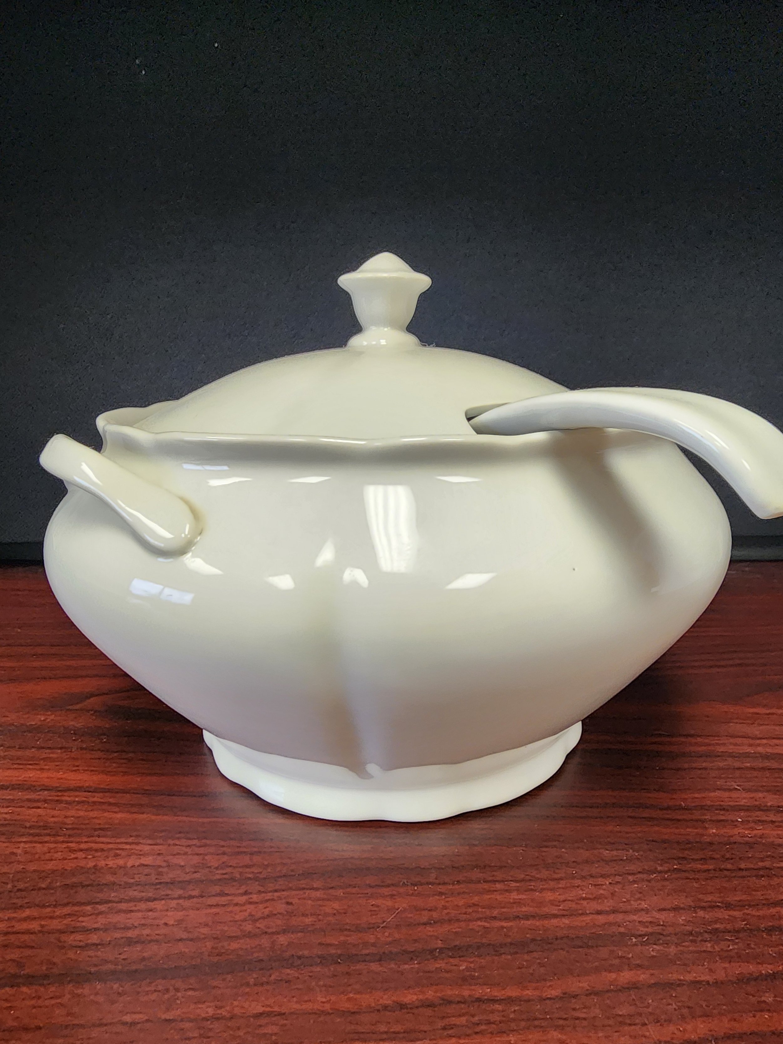 Vintage Style Glossy White Ceramic Soup Tureen with Lid and Ladle