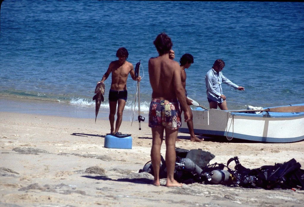 1975m-014_21465066412_l.jpg