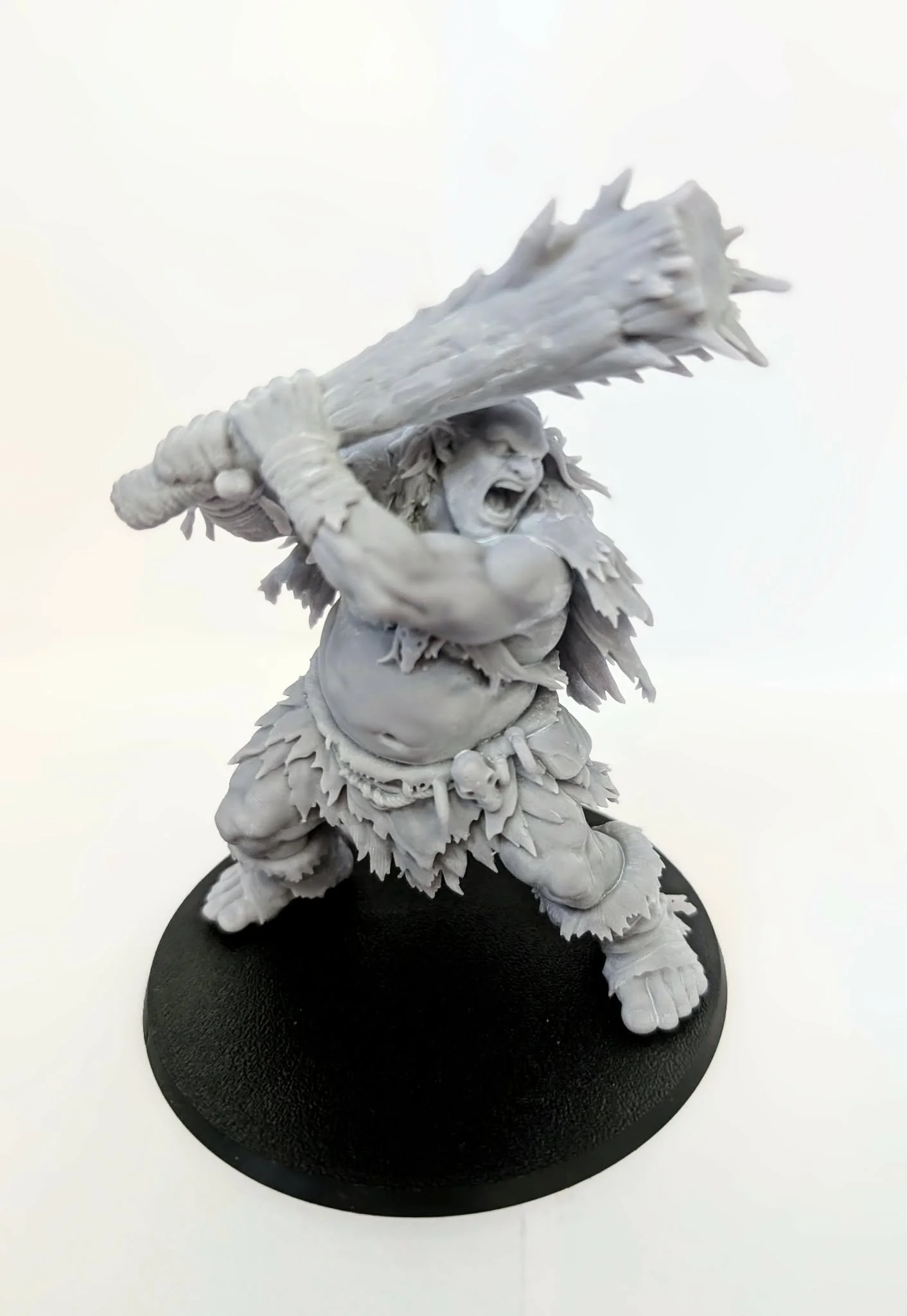 Hill Giant – Skull Splitter resin miniature, unpainted, front view swinging its club overhead