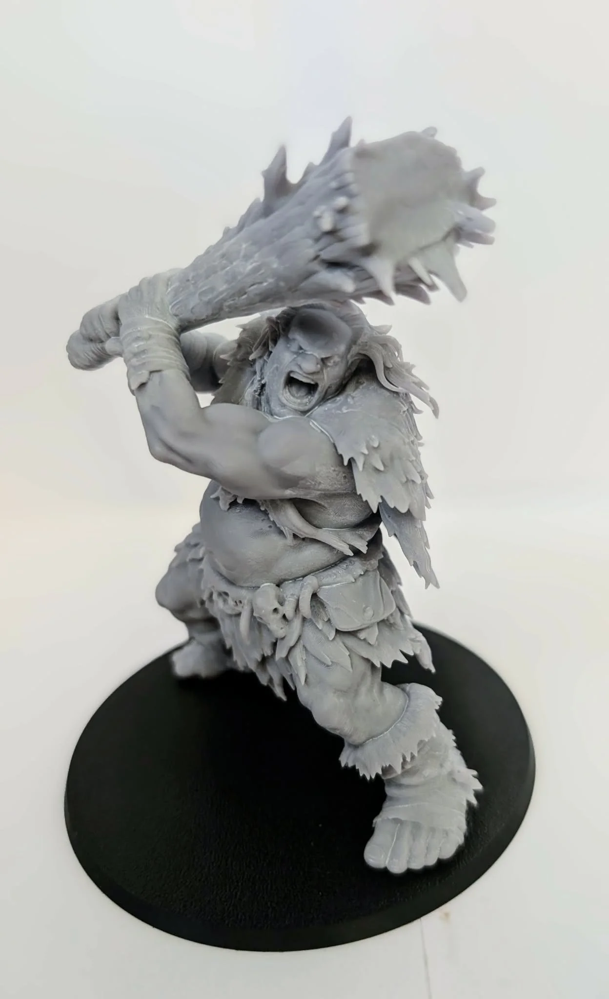 Hill Giant – Skull Splitter resin miniature, unpainted, three-quarter view mid-swing with a raised club
