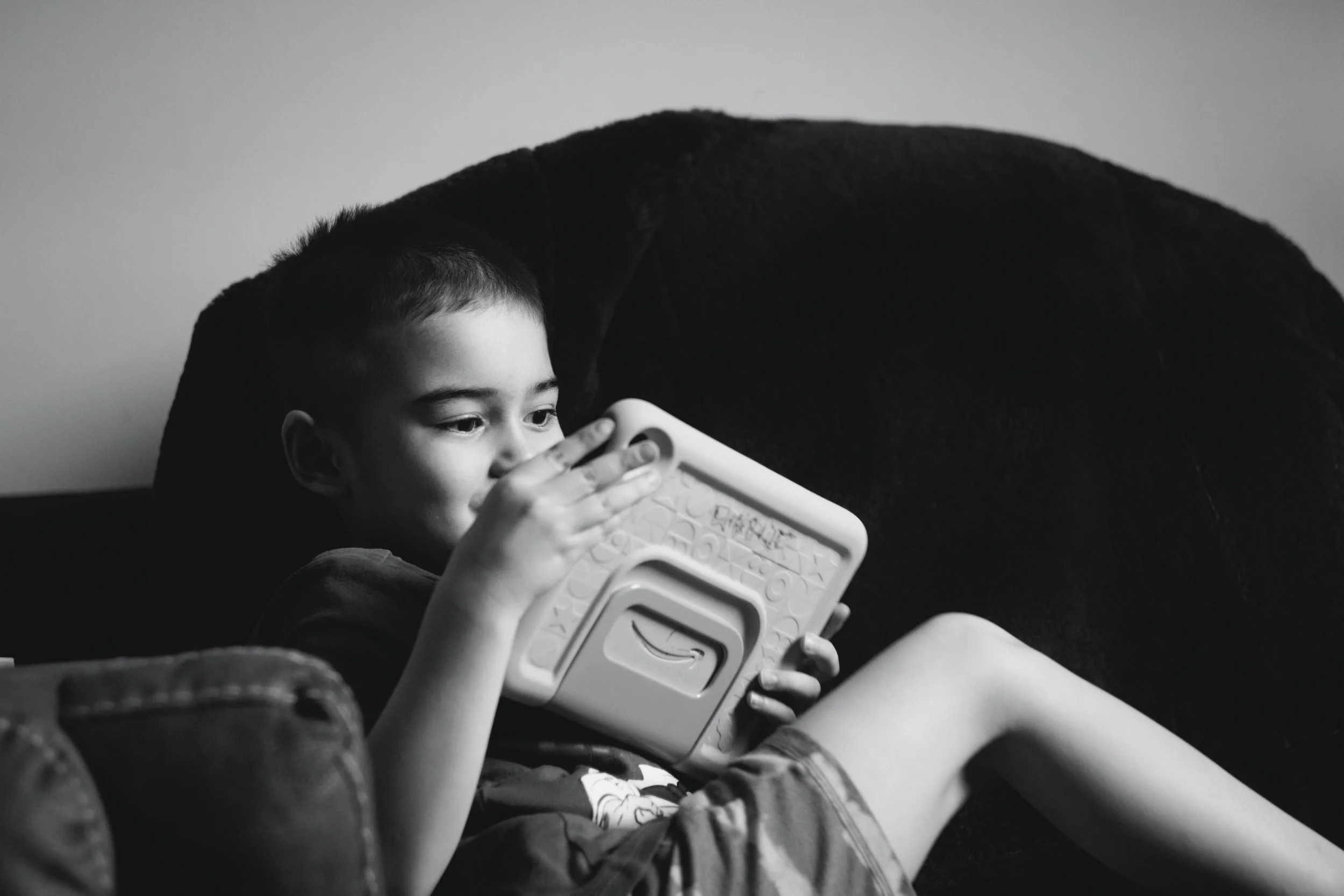 Navigating Screen Time Over the Summer: A Guide for Parents