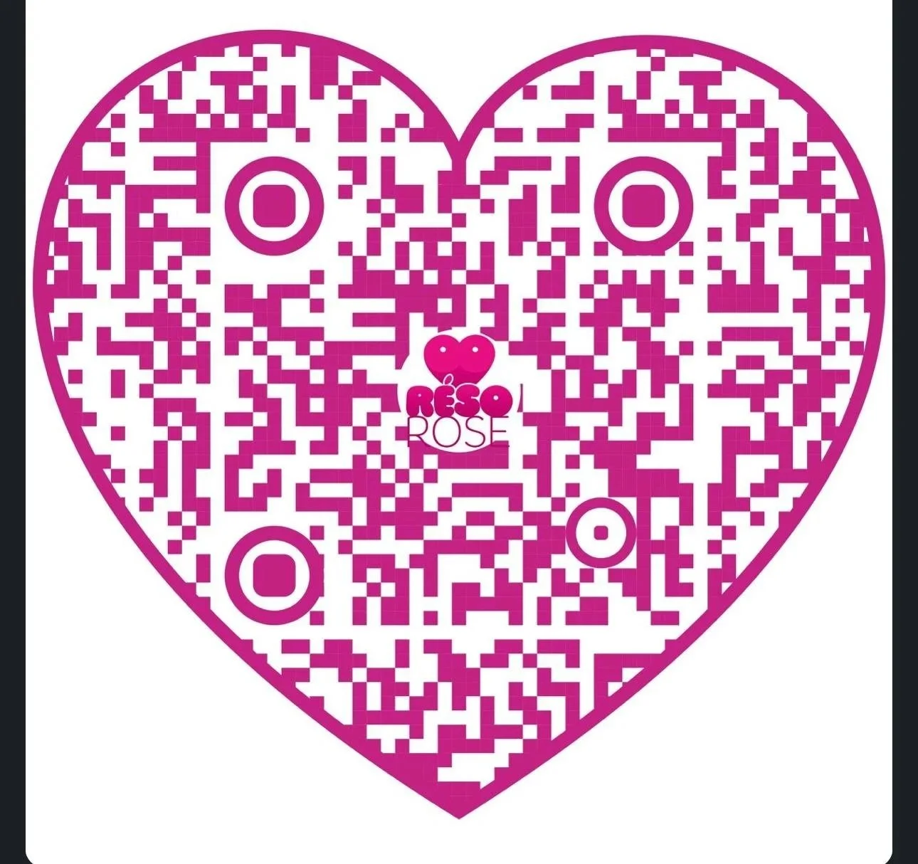 Cœur rose avec un code QR, texte ''RESO'' et ''ROSE'' au centre, fond blanc