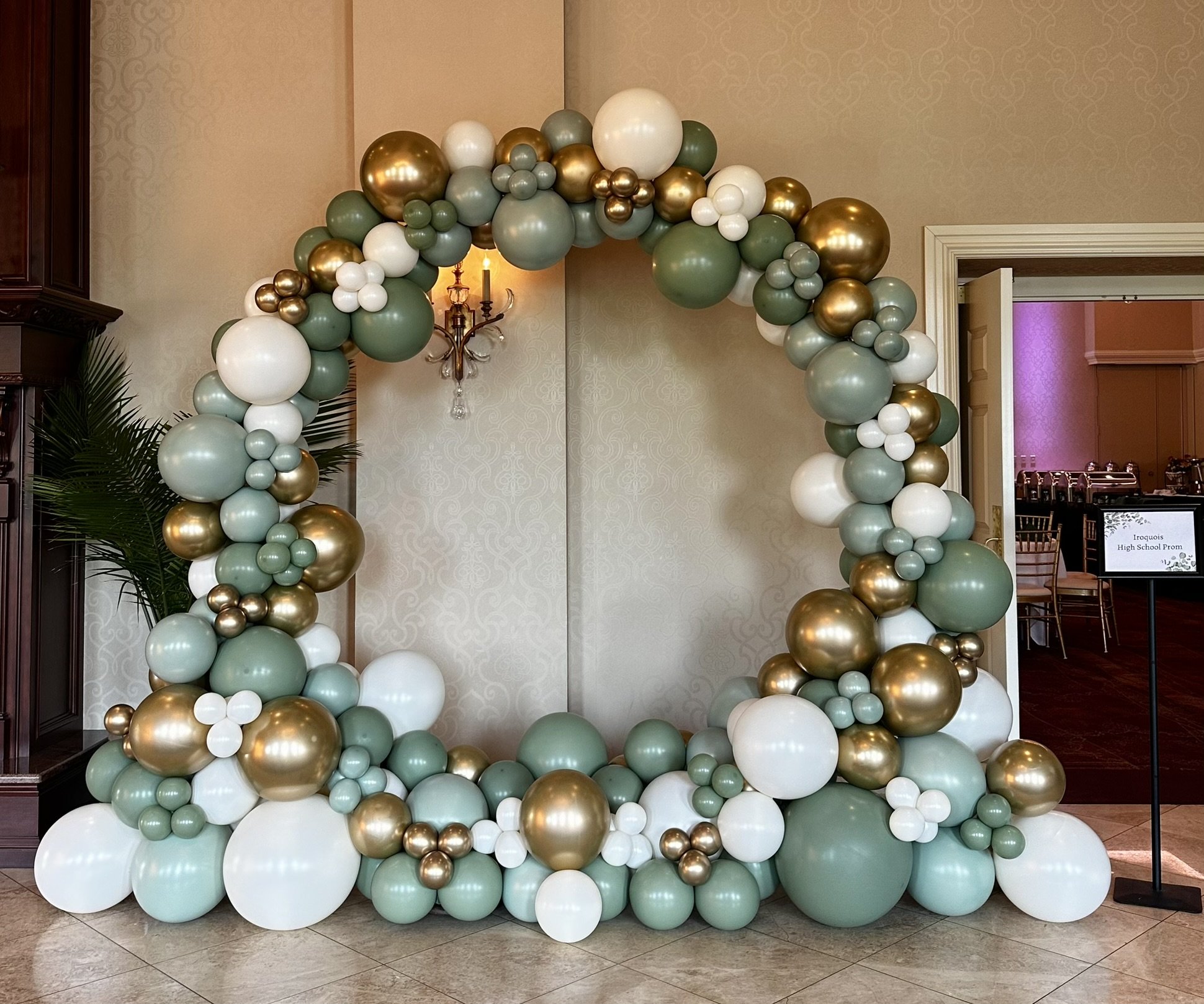 Circle balloon arch Buffalo