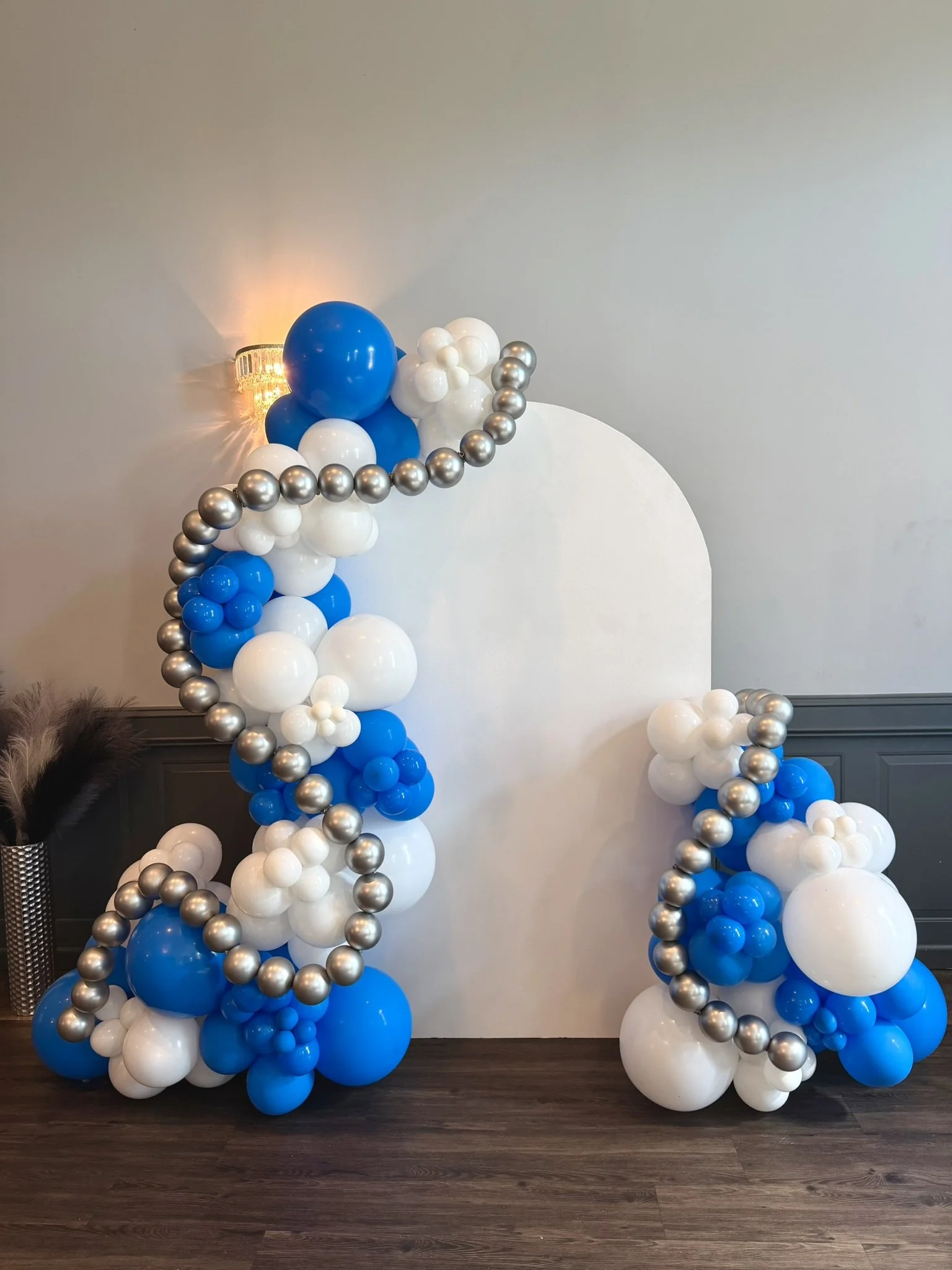 Graduation balloon arch Buffalo