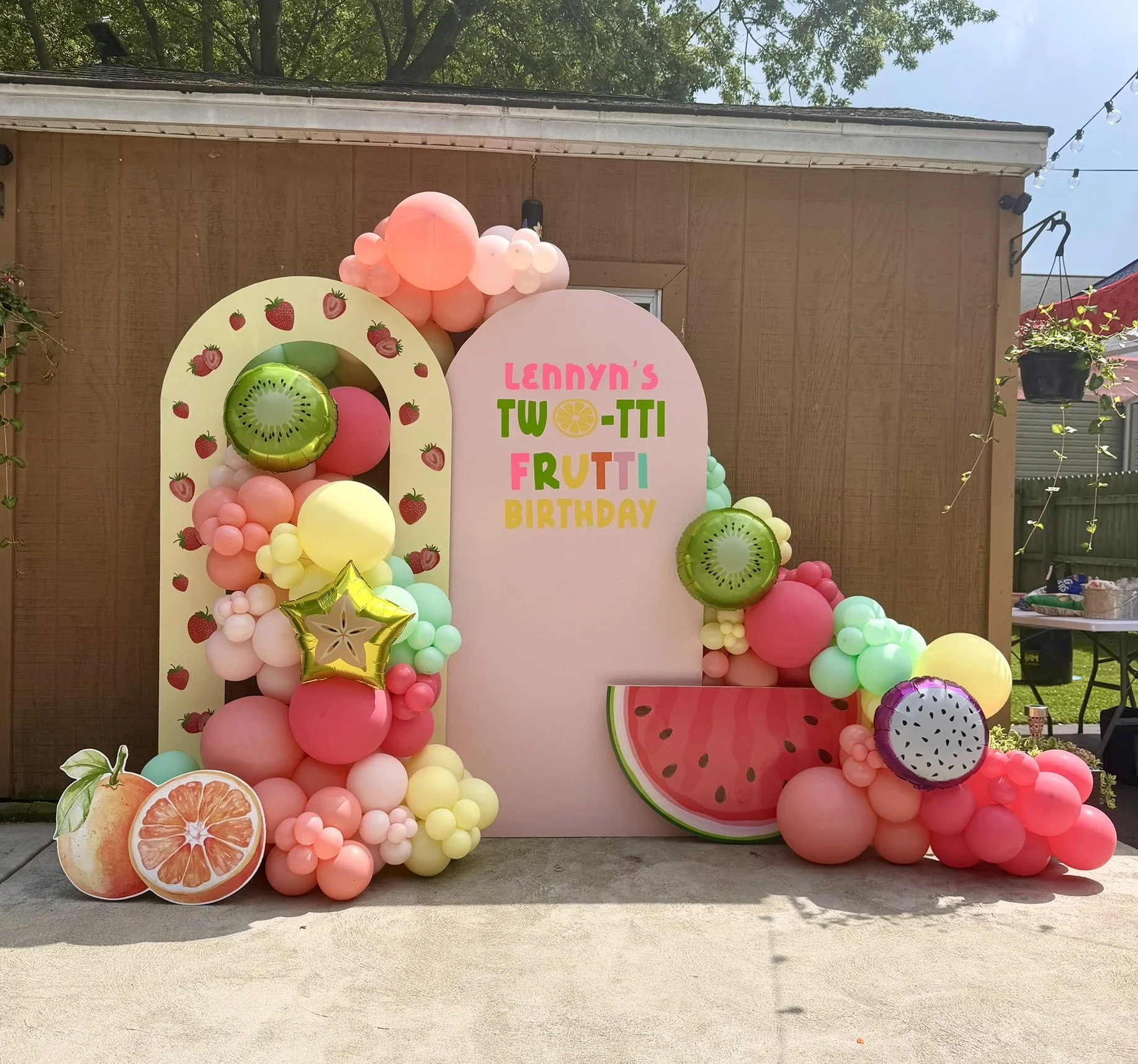 Twotti Frutti balloon arch Buffalo