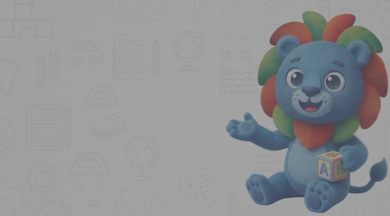 Un dibujo animado de un león con pelaje de colores en su melena, sentado y sosteniendo un bloque de construcción con letras, en un fondo gris claro con íconos relacionados con la educación.
