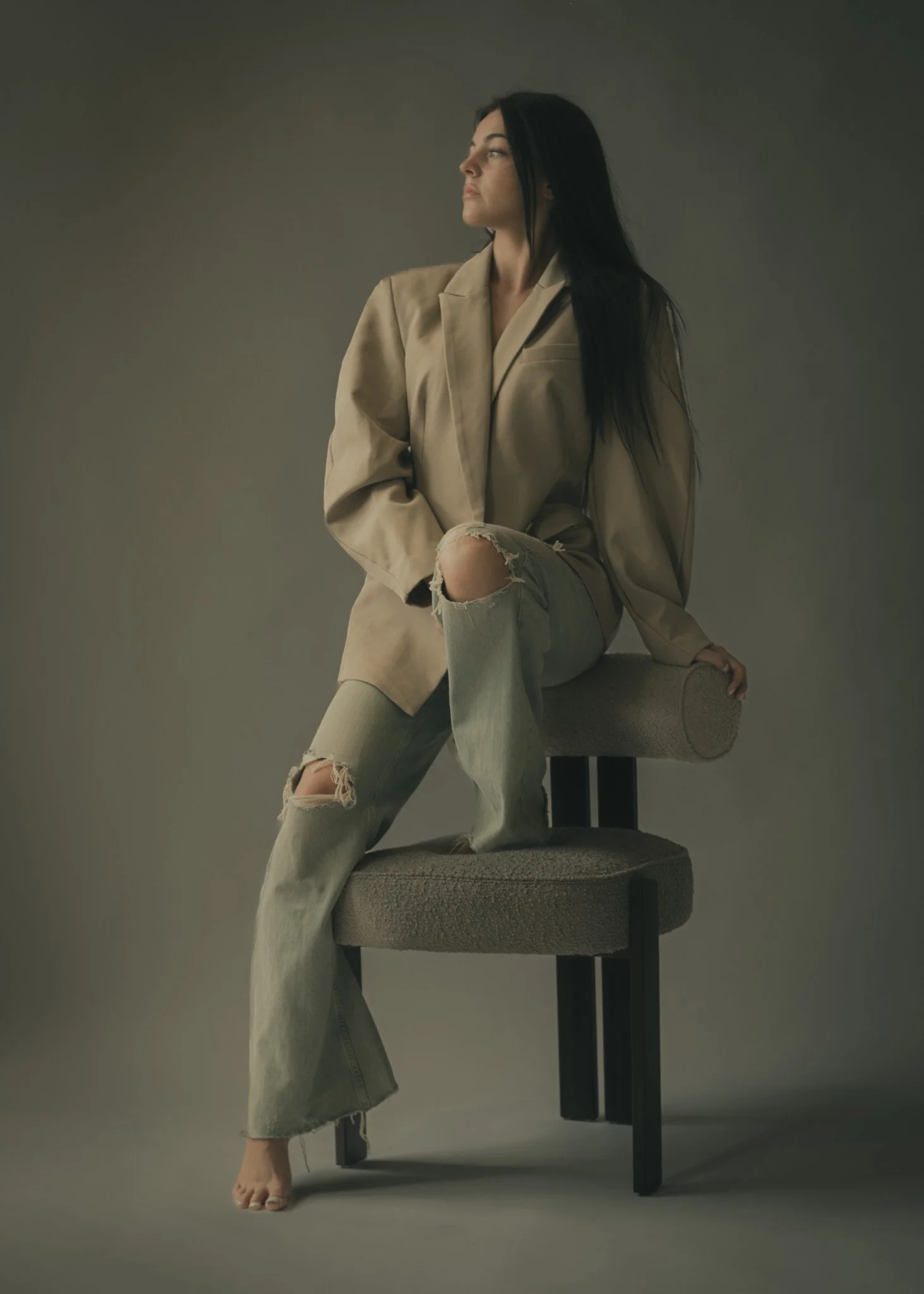 2026-08-21-camr-visuals-lily-mint-tailored-blazer-chair-portrait.jpg