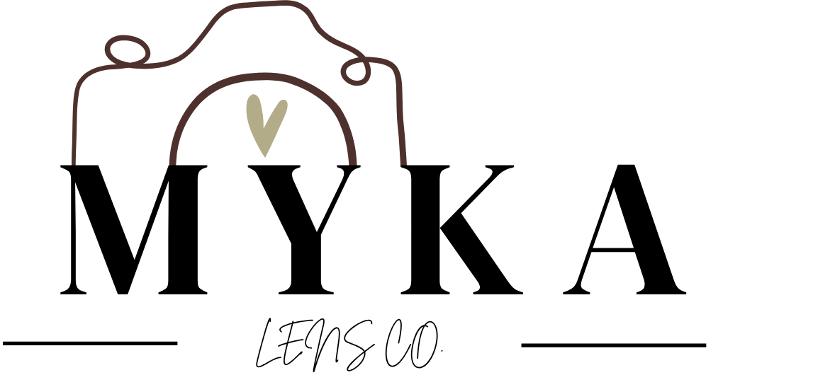 Drawing of an camera with a heart symbol inside the lens.