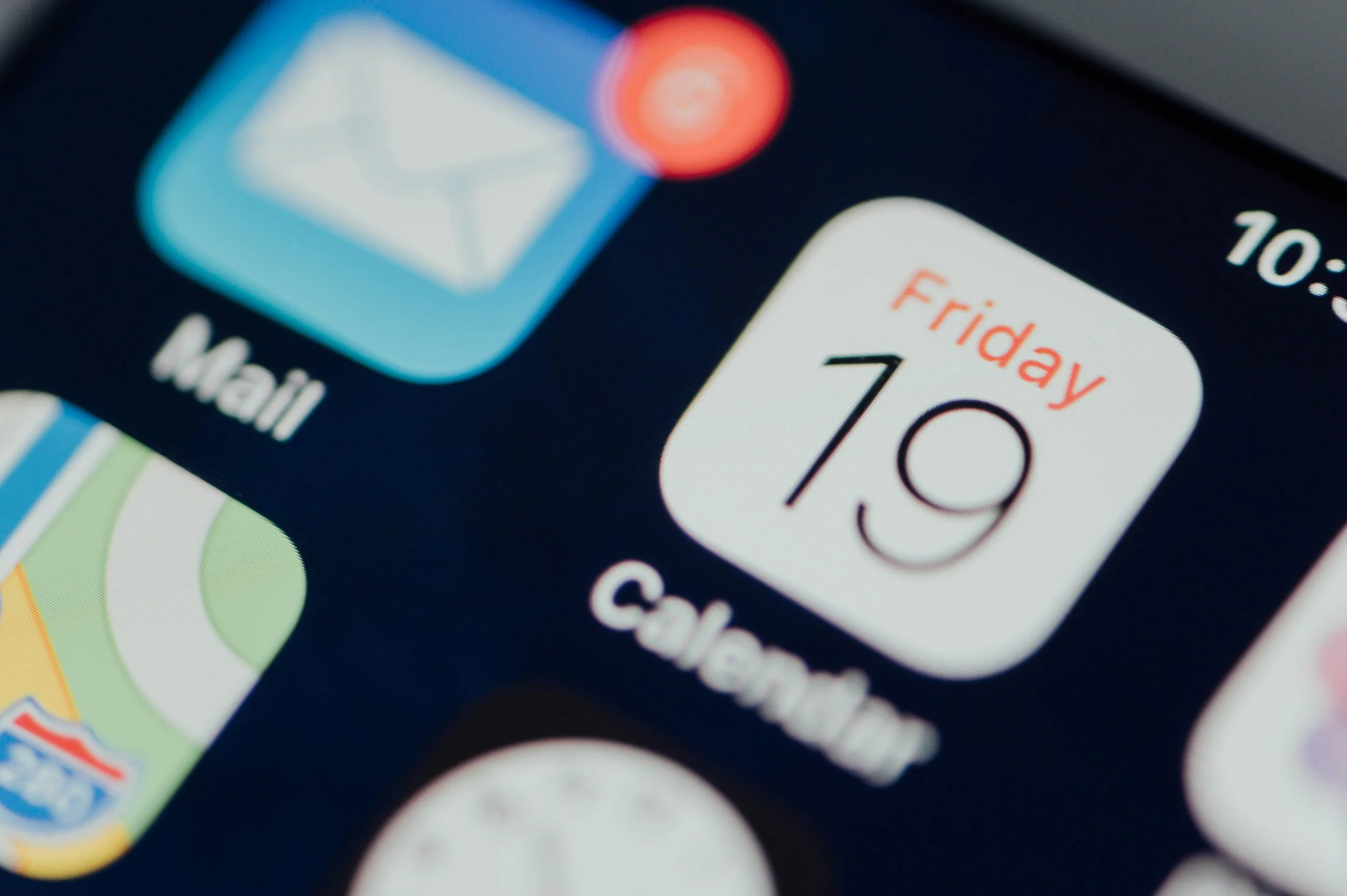 phone screen with a calendar reminder and inbox icon