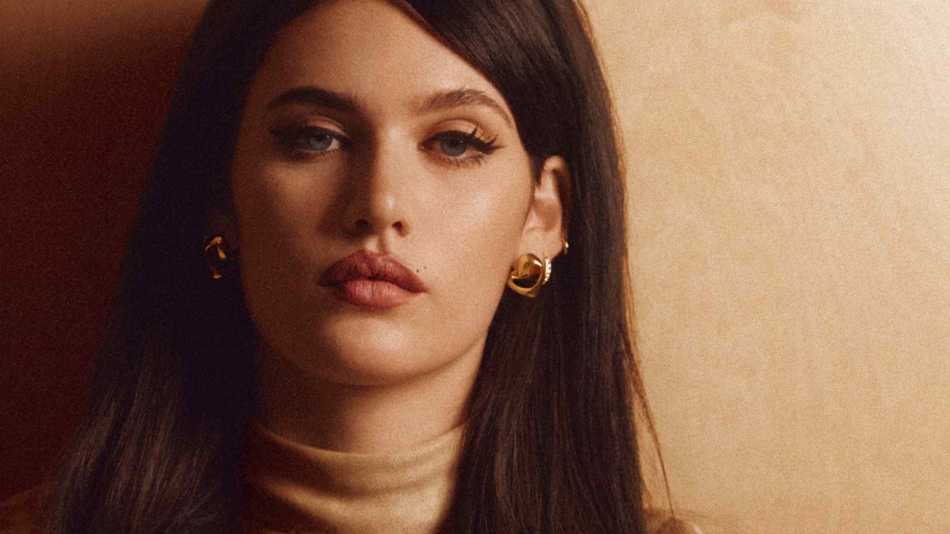 SIENNA SPIRO: BEHIND THE BREAKOUT