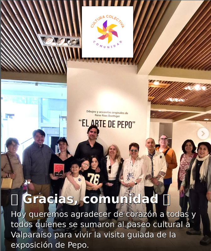 Grupo de personas en una exposición de arte con un cartel que dice 'El arte de Pepo'.