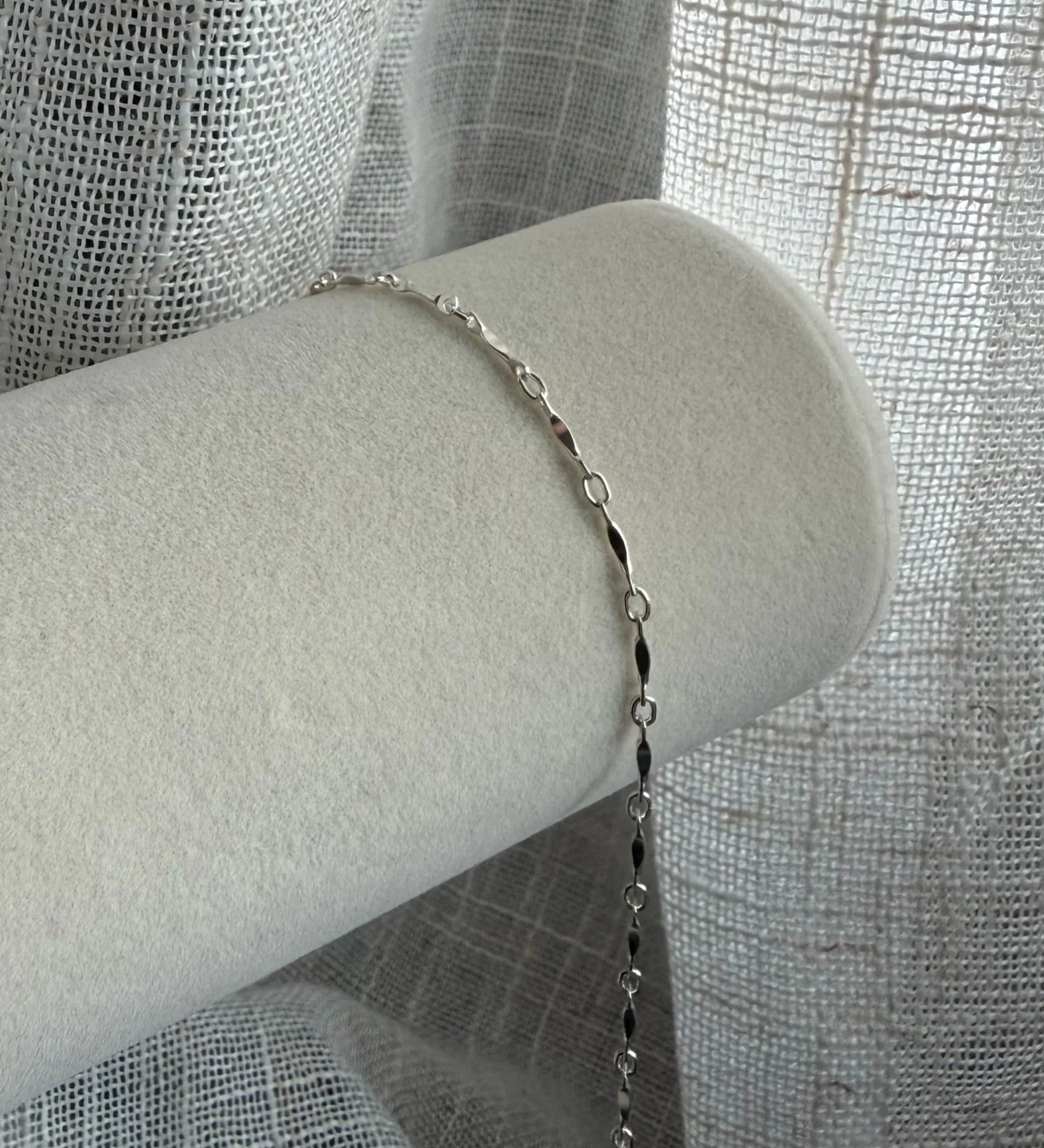 Dapped Bar Chain