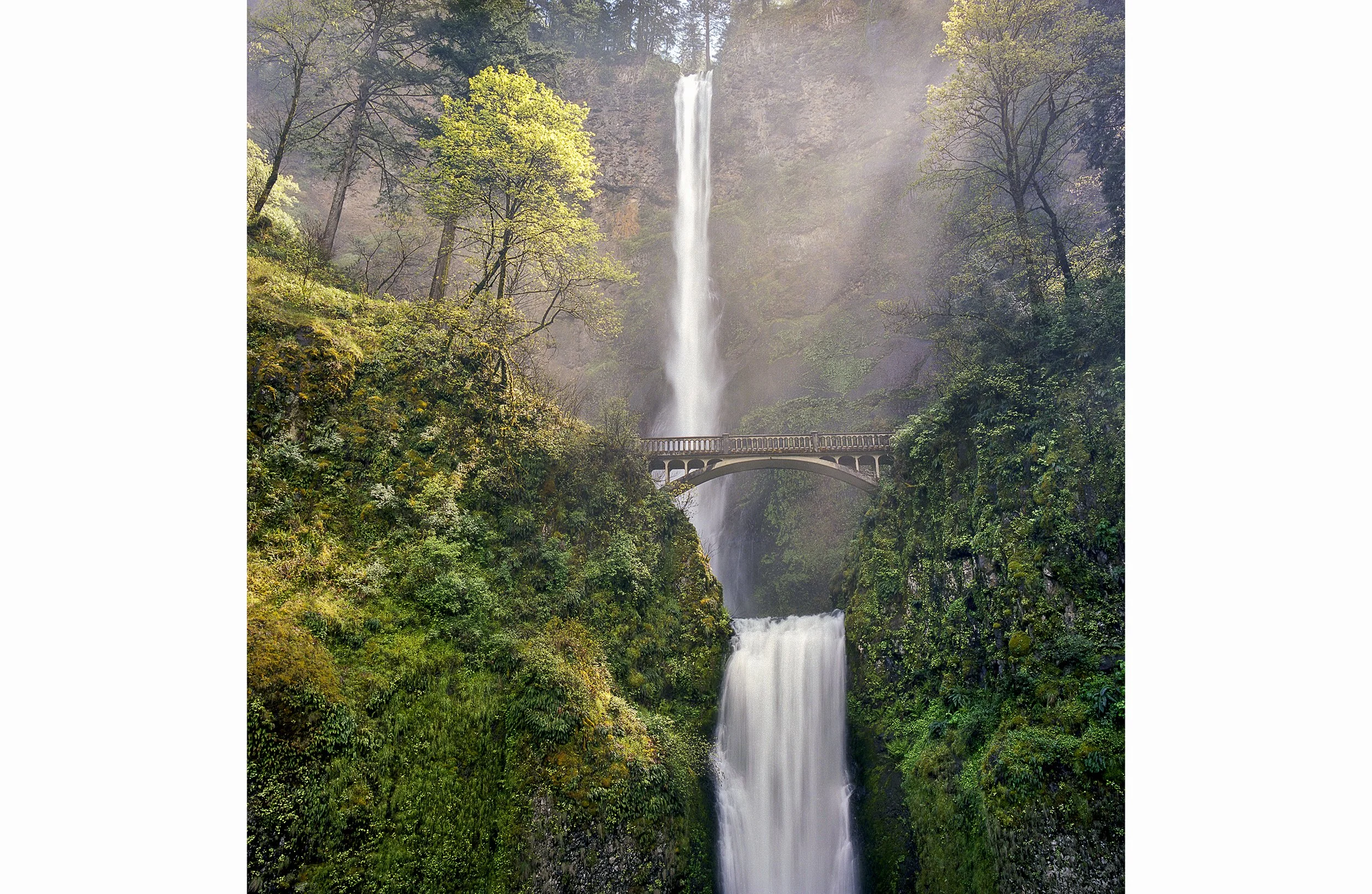 Multnomah Falls, Oregon, May 2010.jpg