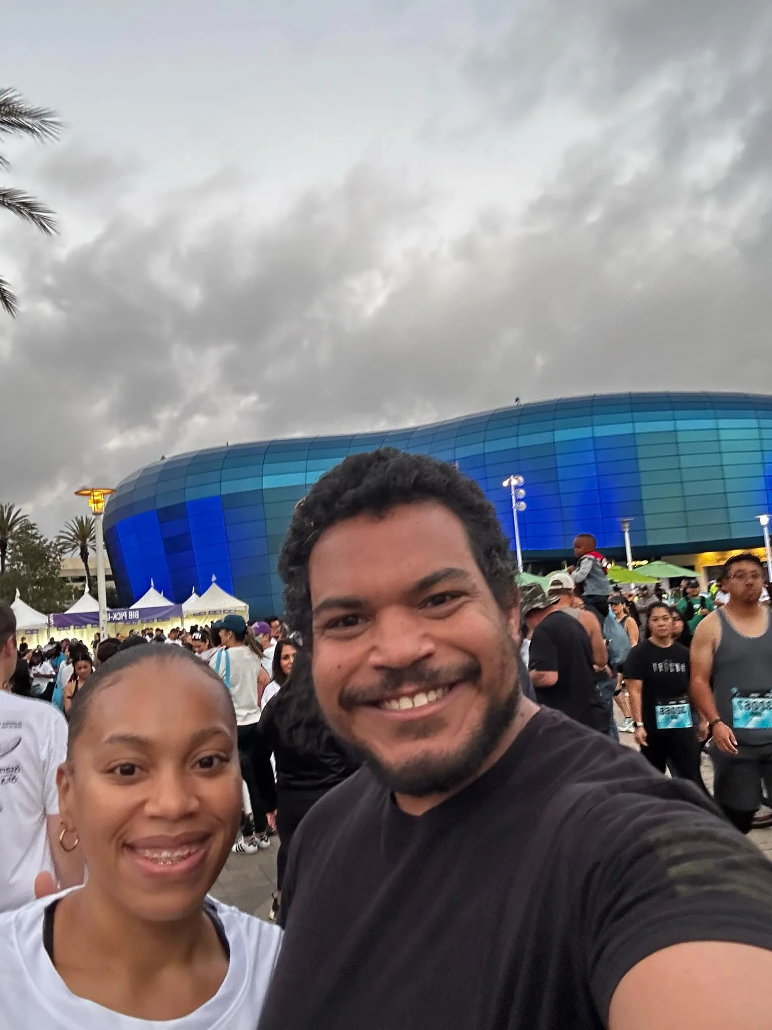 Jazzmin and Sean smiling together at an outdoor 5k running event in long beach california 