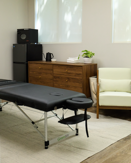 Private massage therapy treatment room in Central Mississauga
