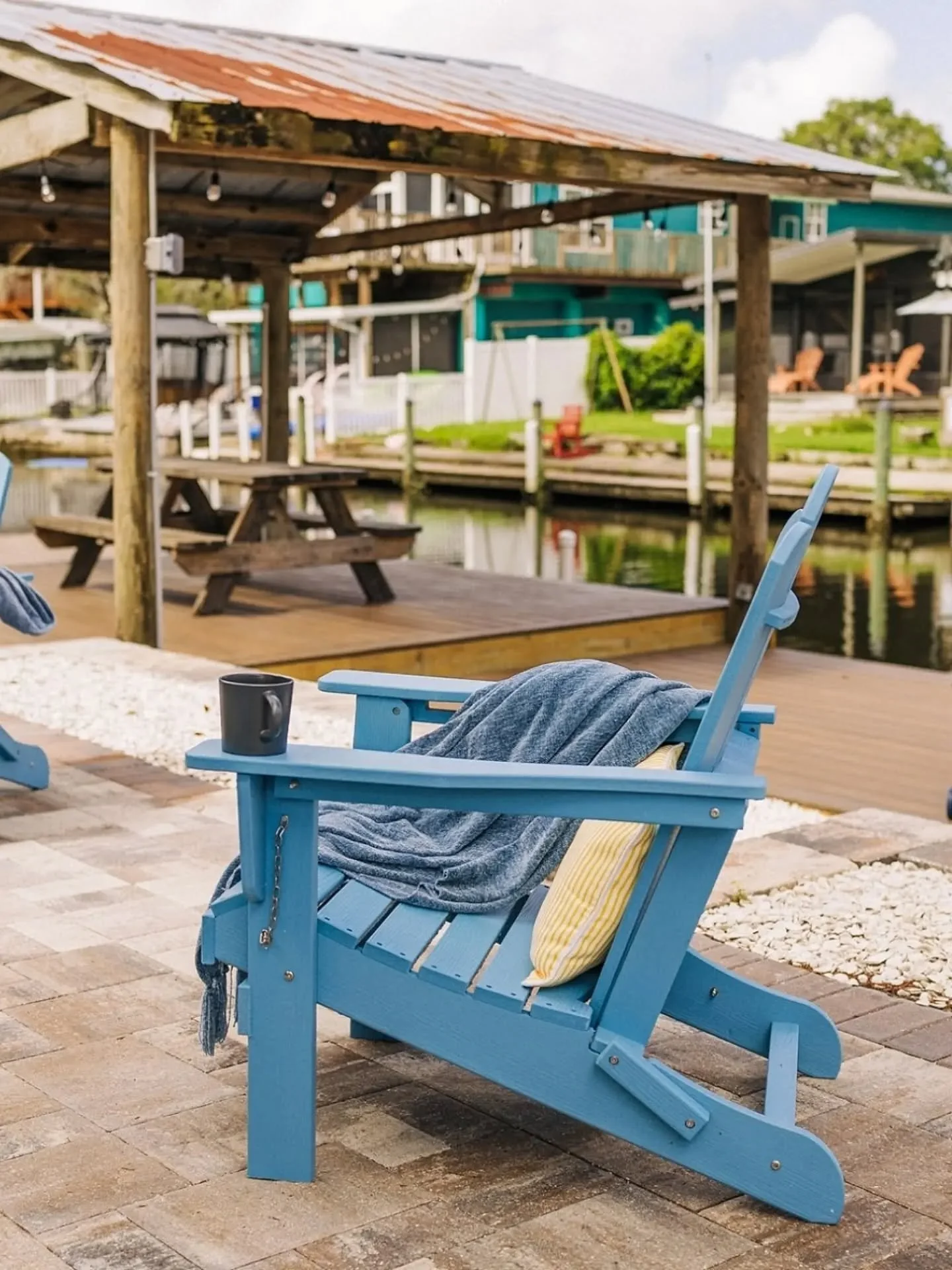 A new little adventure for me! My cousins asked me to photograph their new short-term rental in Weeki Wachi, Florida. It was completely different from my normal photography sessions, so it challenged me. I, honestly, LOVED it! From getting to help st