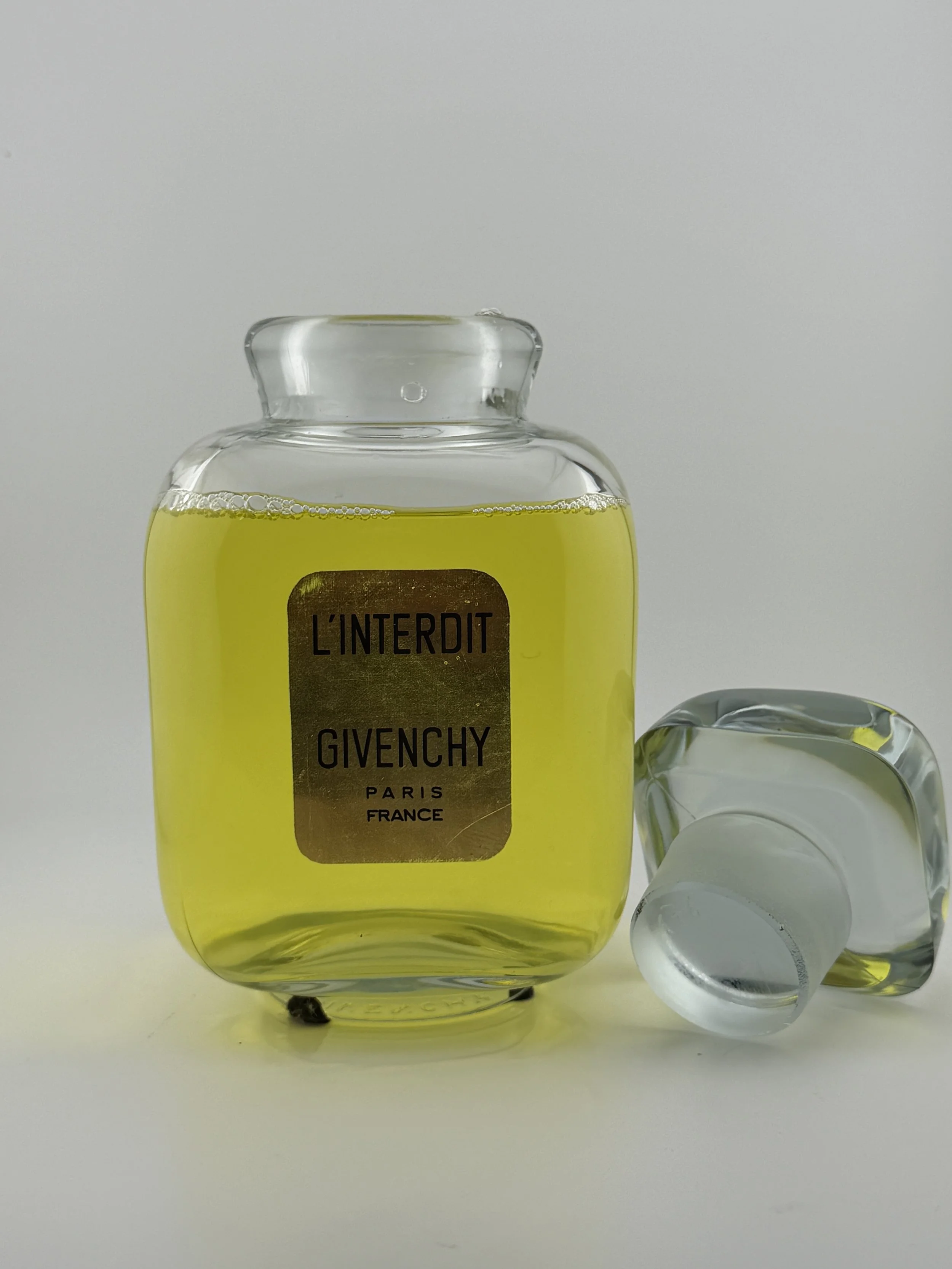 Givenchy-L'Interdit-Factice-GIV0003-2.JPG