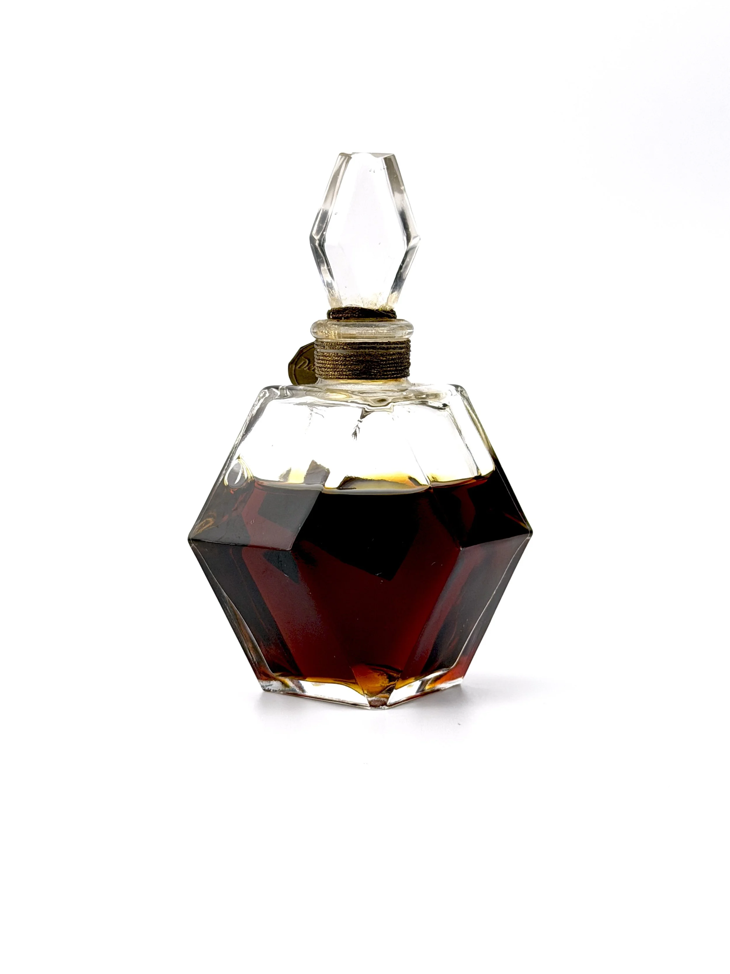Parfums-Anjou-Devistating-ANJ0001-4.JPG
