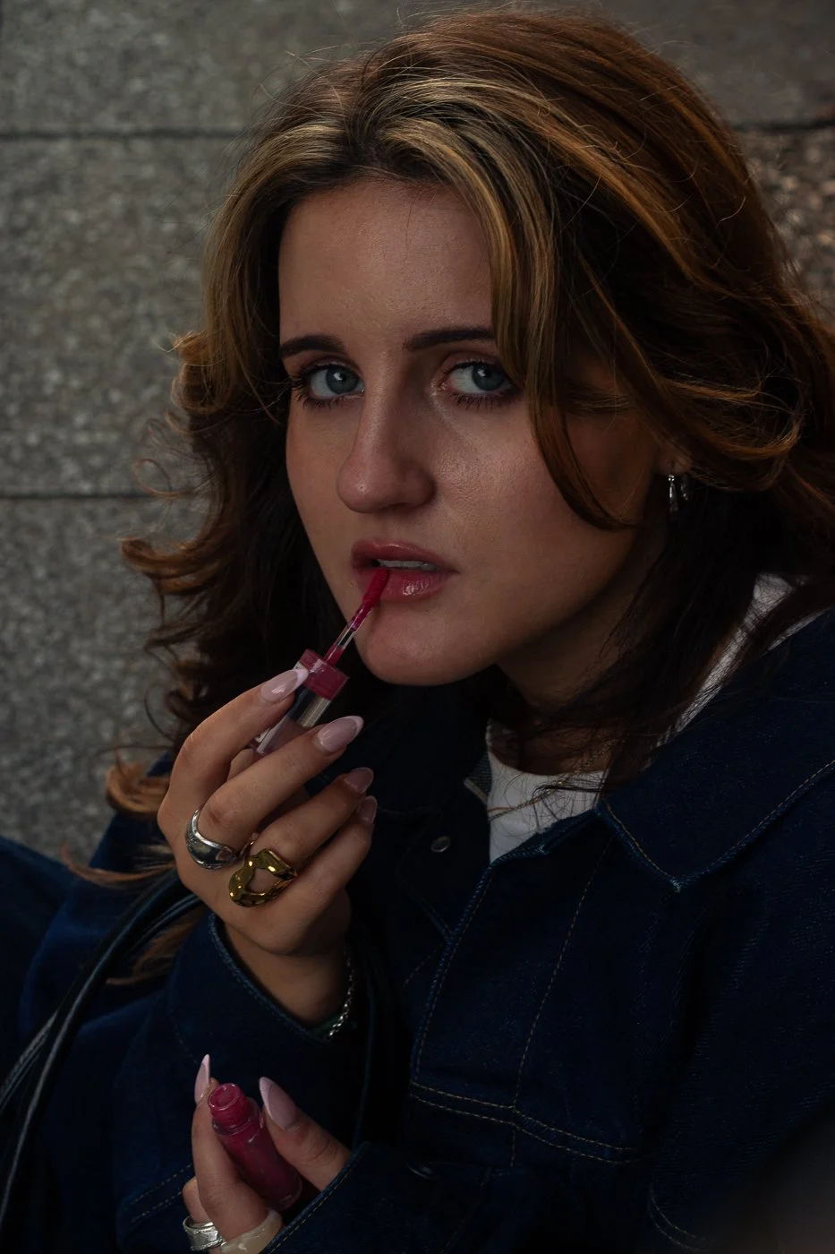 Stunning pic of Lieze putting on lipgloss close up_-2.jpg