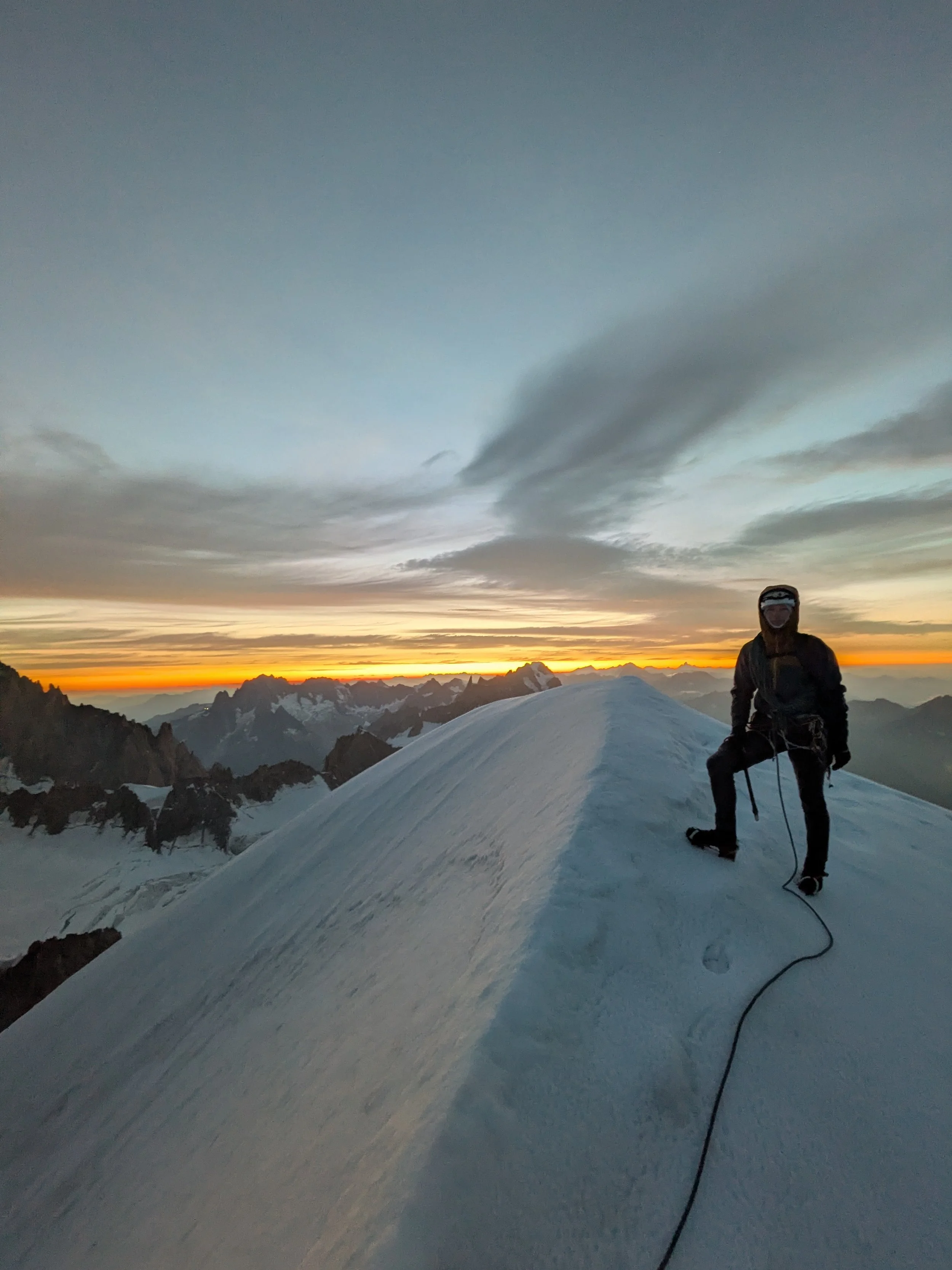 alba su cresta di neve Monte rosa