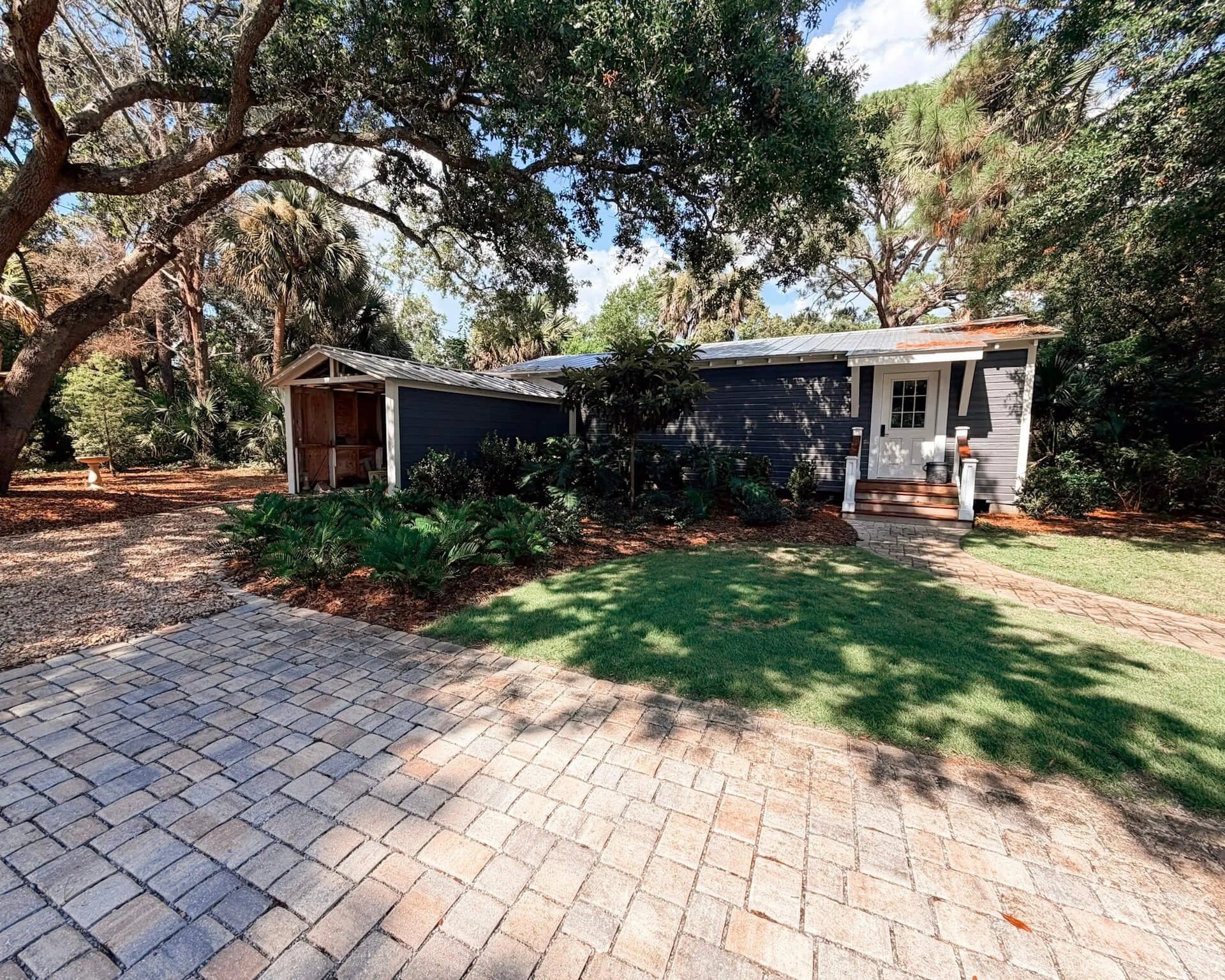 gsu_driveway+and+guest+house.jpg