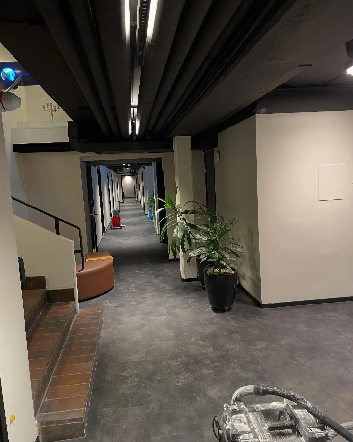 Ytskiktsrenovering i J&auml;rf&auml;lla som straxt &auml;r f&auml;rdigst&auml;llt.